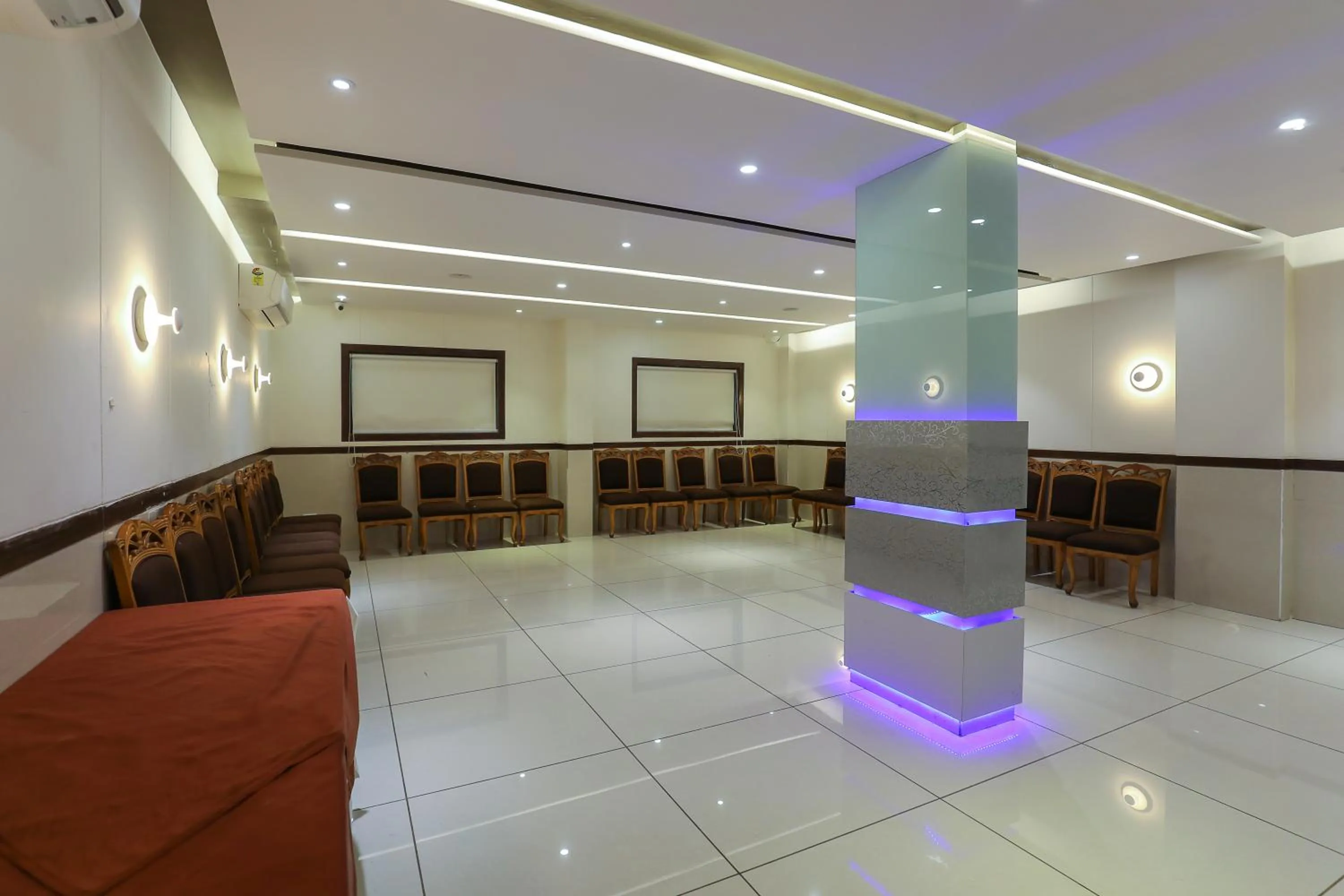 Meeting/conference room in Hotel Ashray Inn Express
