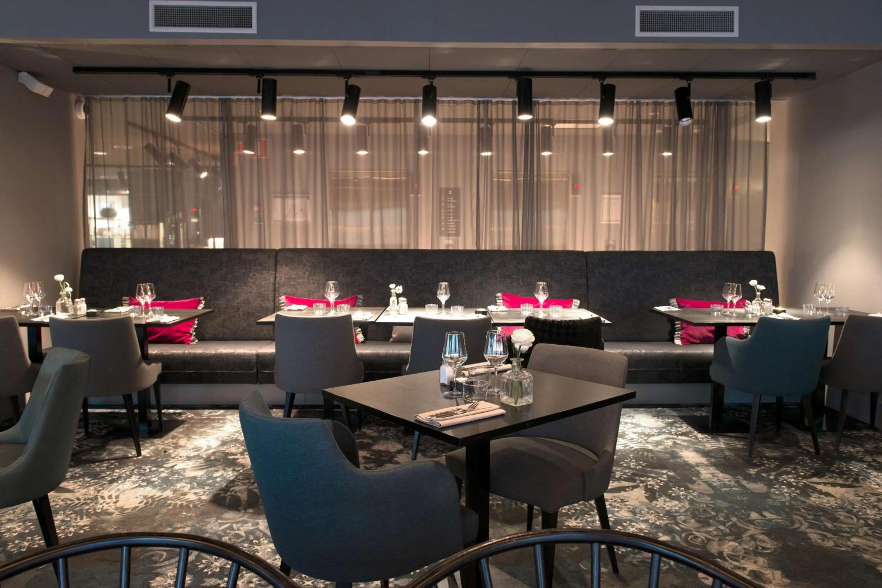 Restaurant/places to eat in Scandic Rubinen