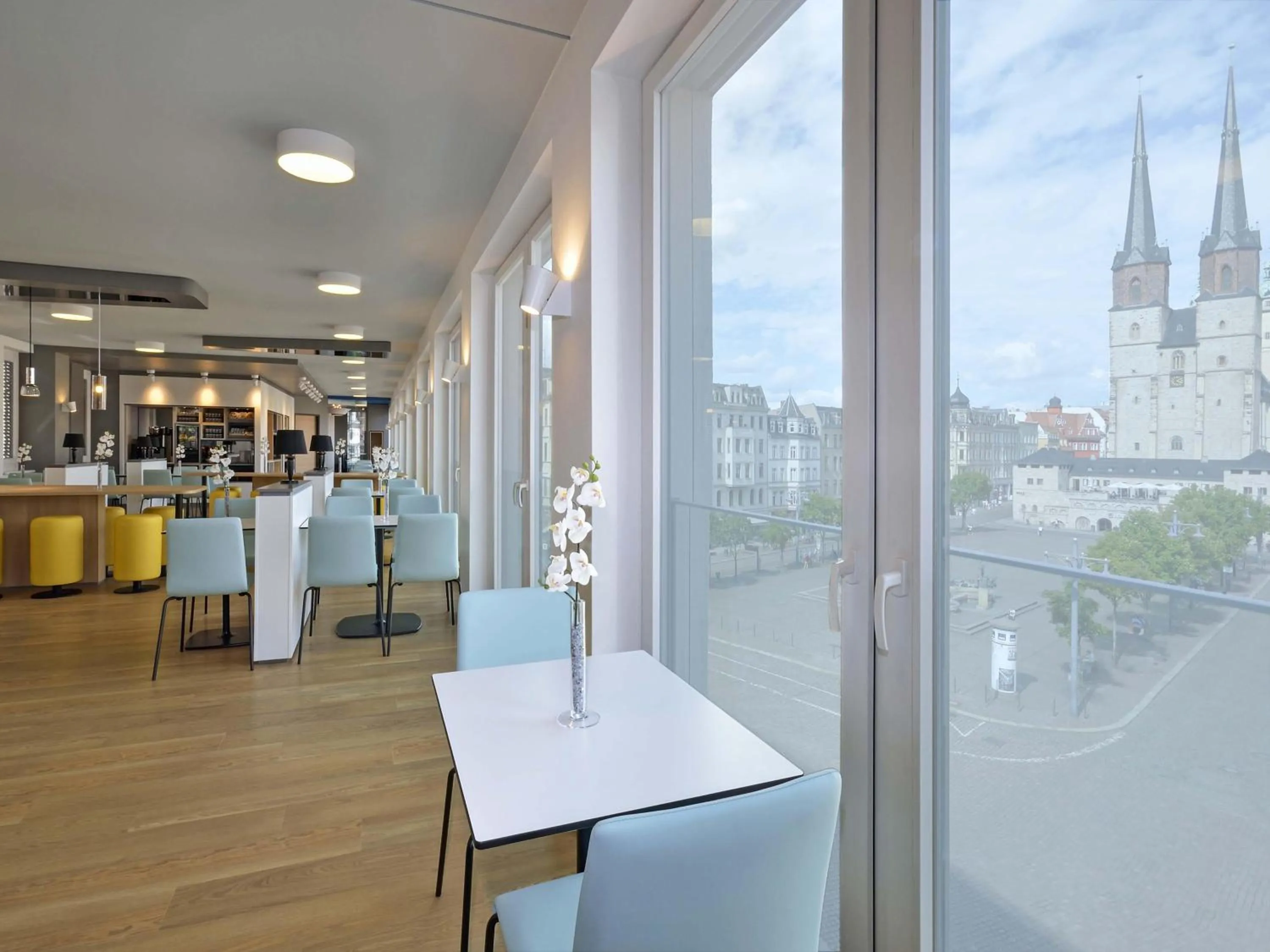 Lounge or bar in B&B Hotel Halle (Saale)