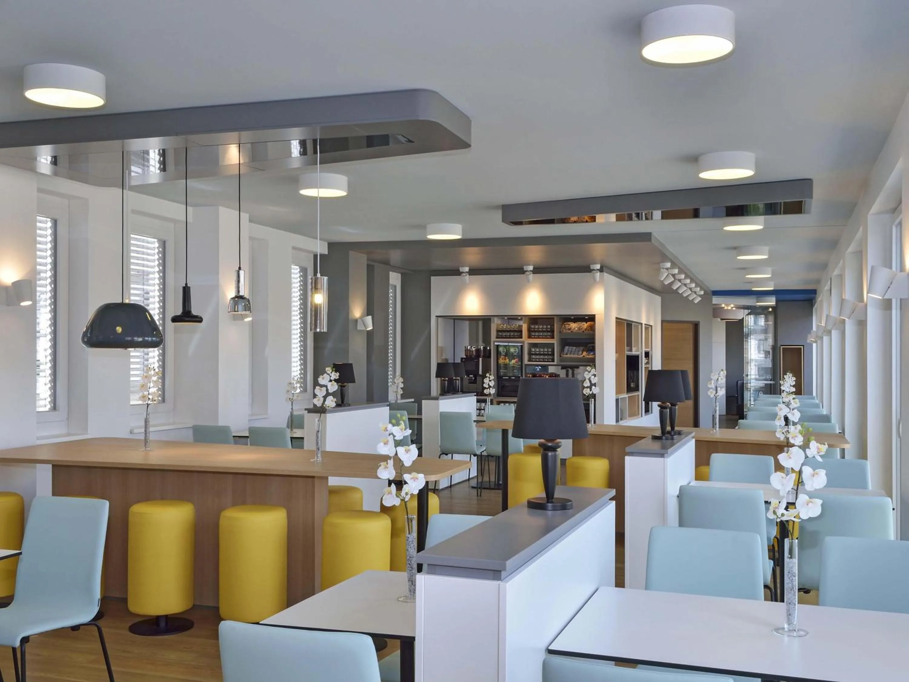 Lounge or bar in B&B Hotel Halle (Saale)