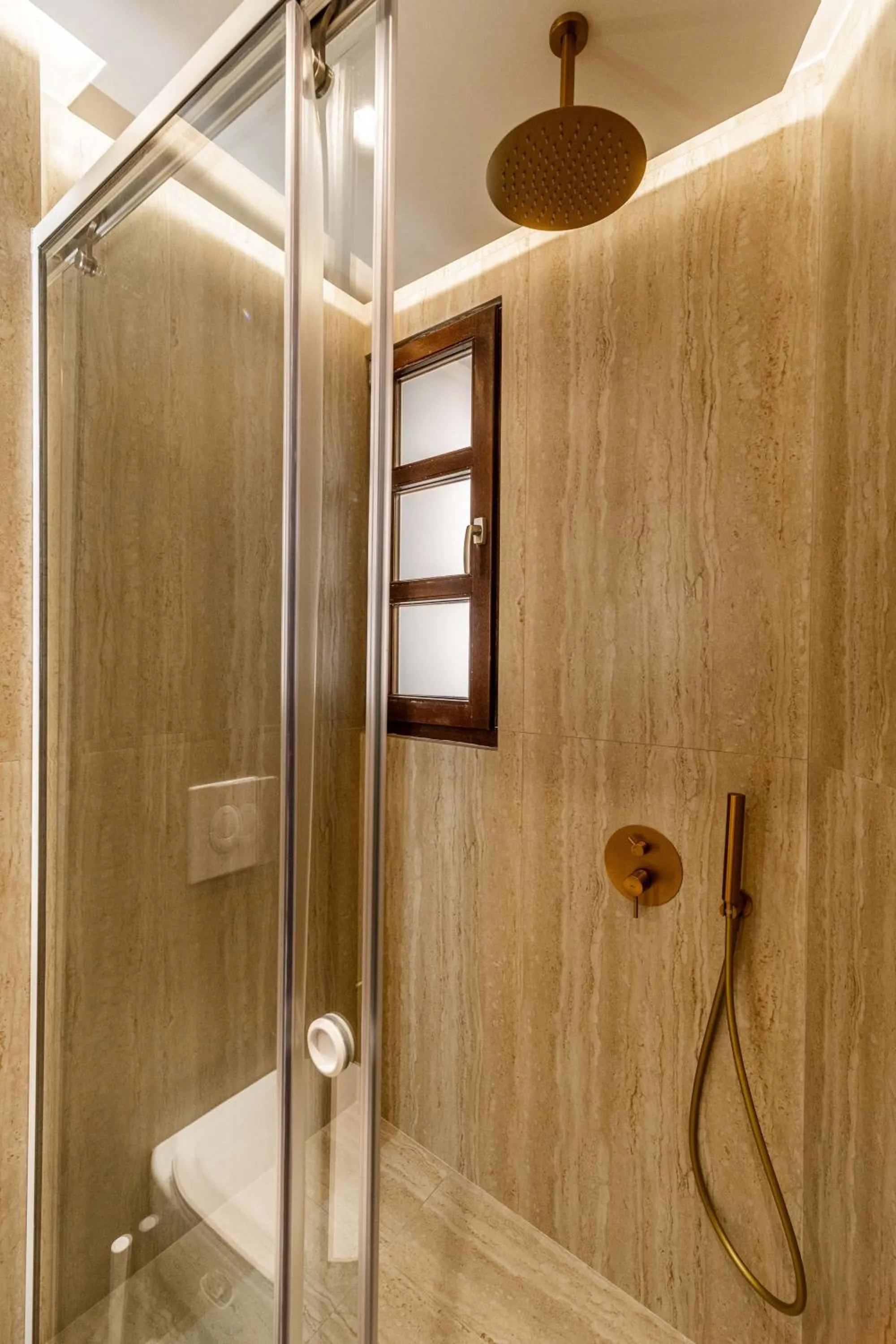 Shower in Lithinon Luxury Suites with Free Parking