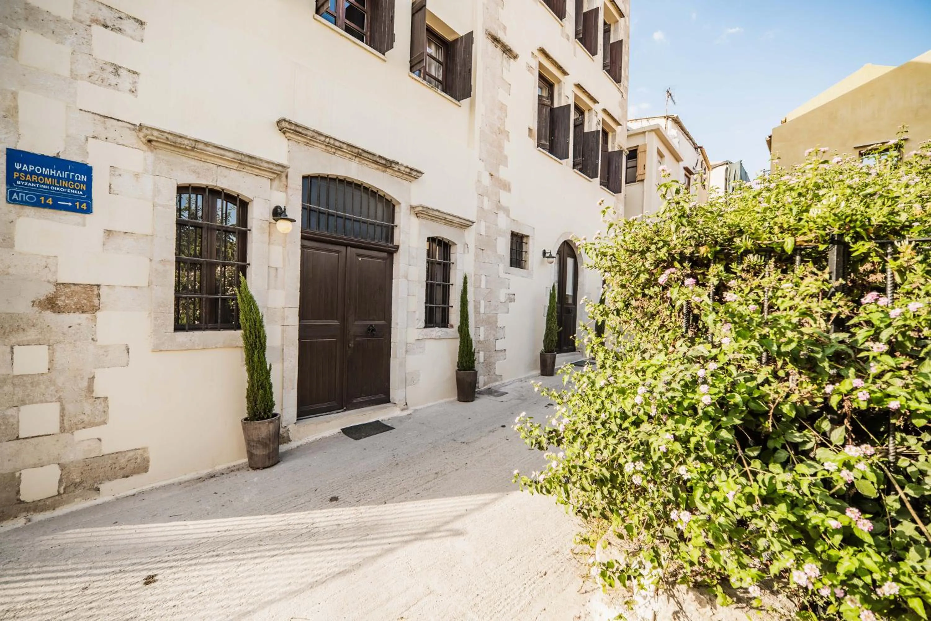 Property building in Lithinon Luxury Suites with Free Parking