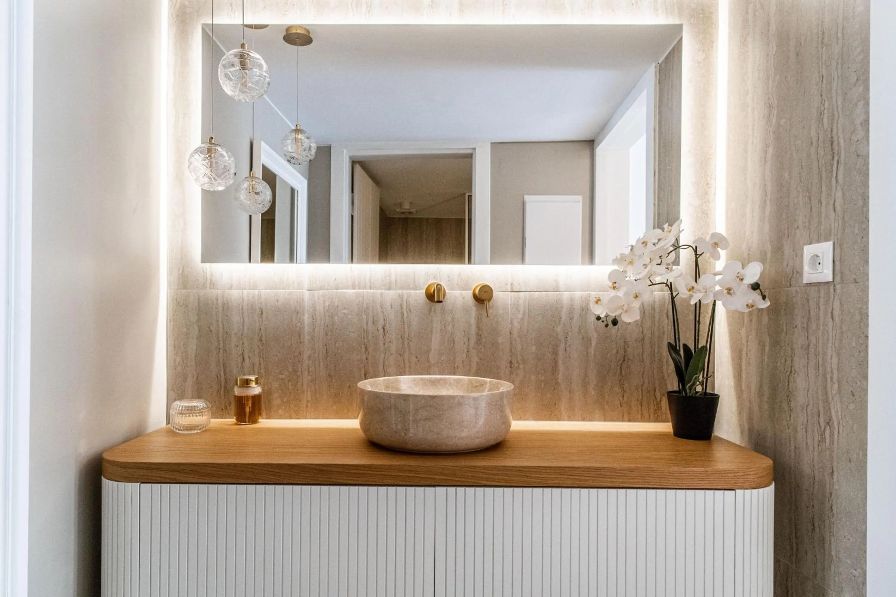 Toilet in Lithinon Luxury Suites with Free Parking