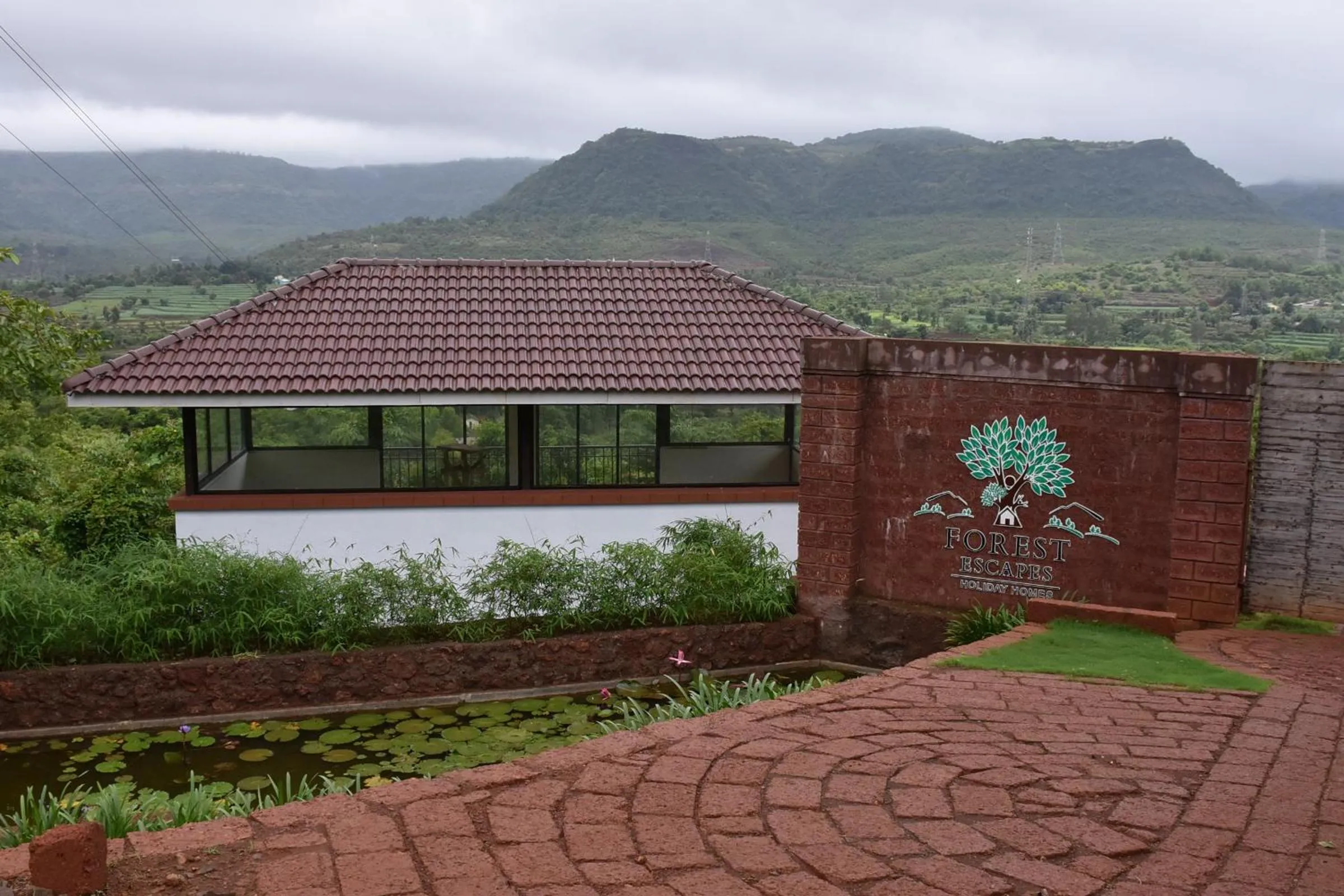 Facade/entrance in Forest Escapes Koyna