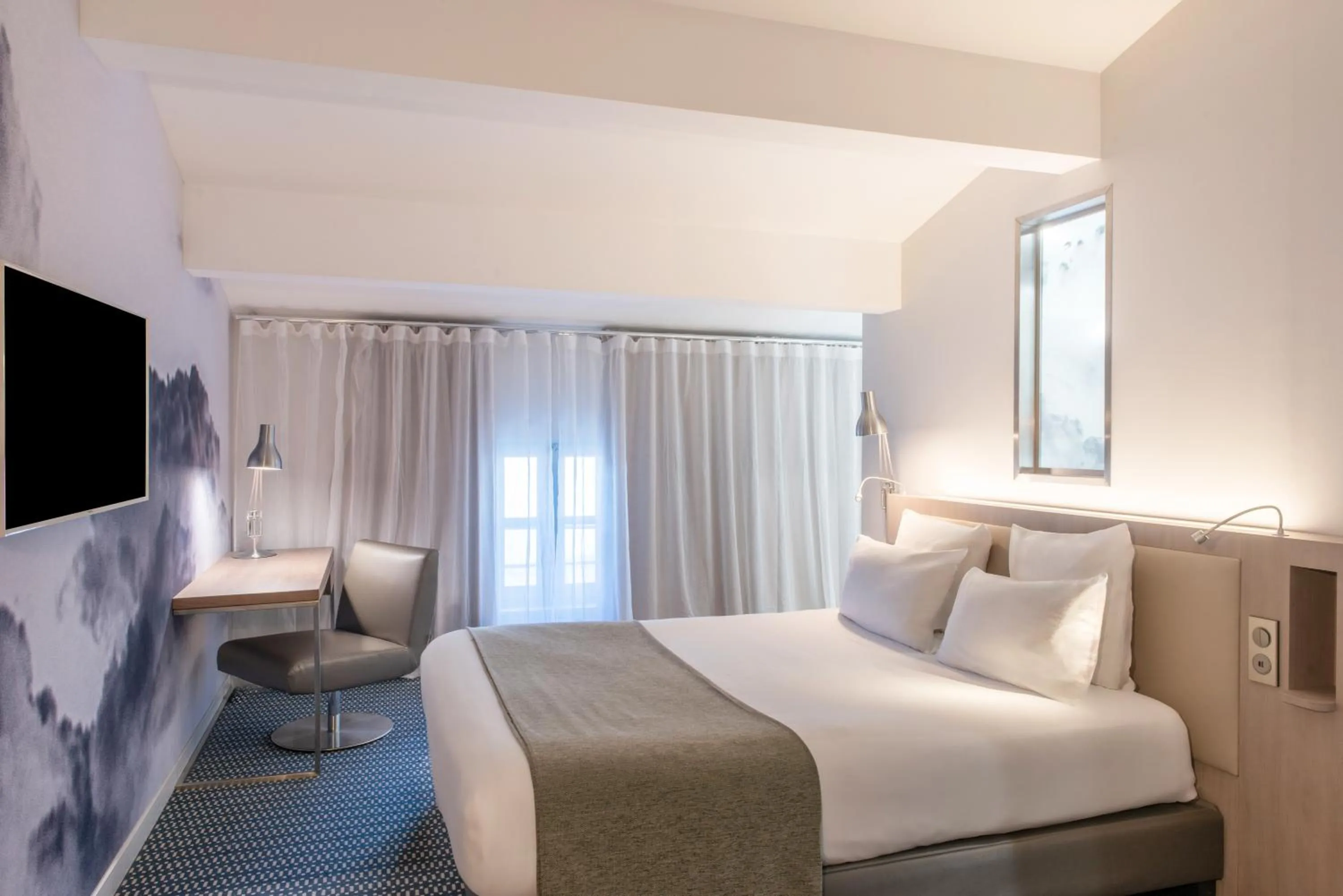 Bedroom, Bed in Le Grand Balcon Hotel