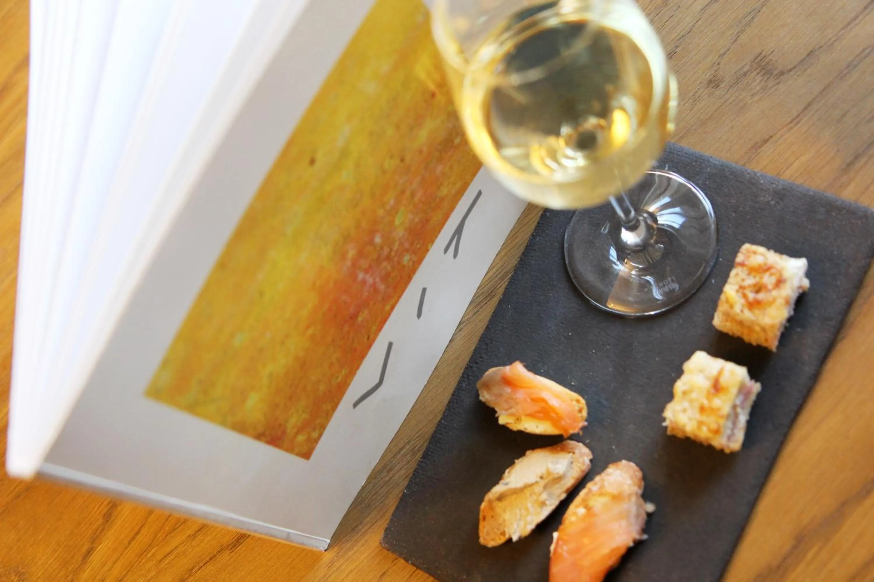 Lounge or bar in Best Western Plus Bordeaux Gare Saint-Jean