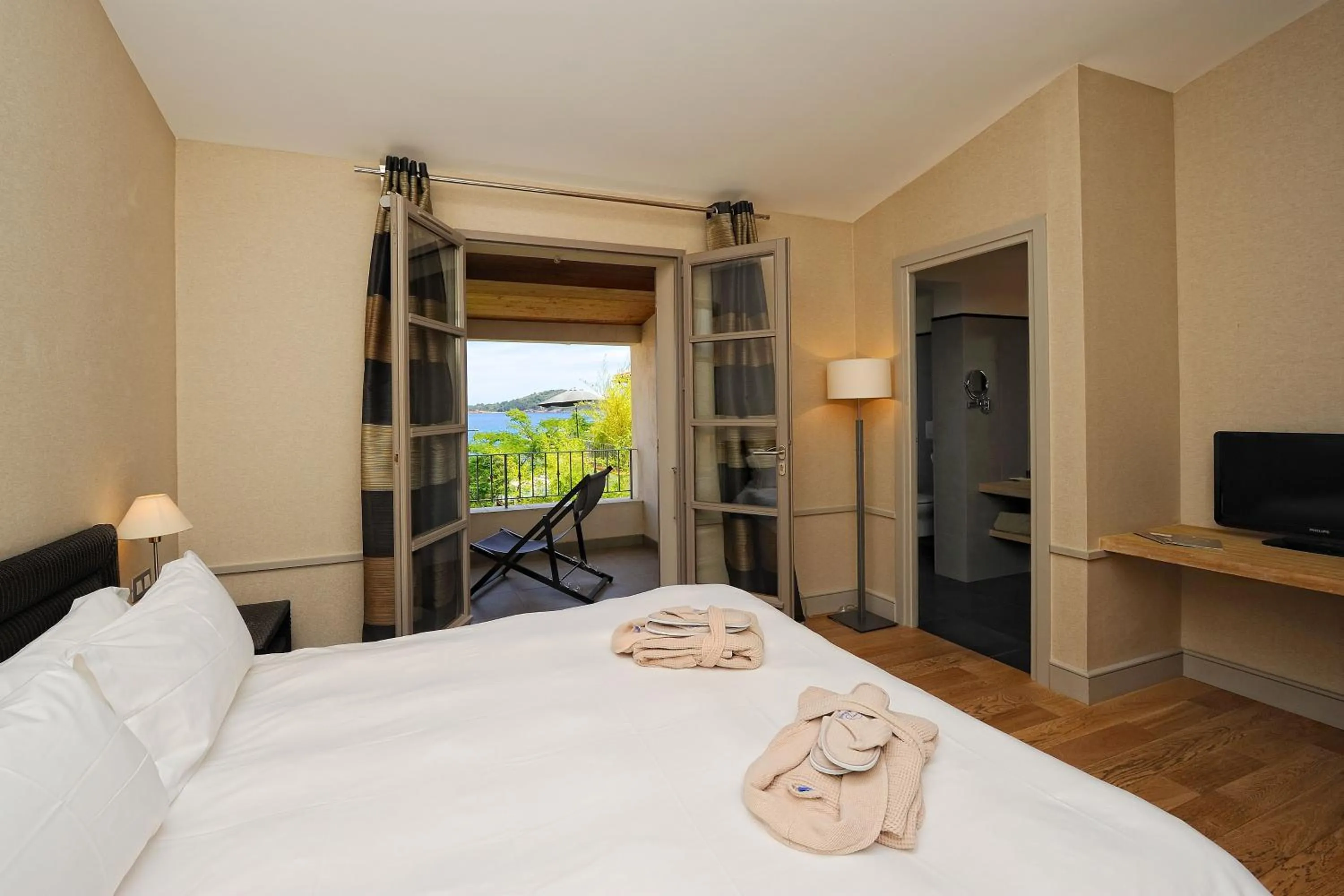 Photo of the whole room, Bed in Le Pinarello