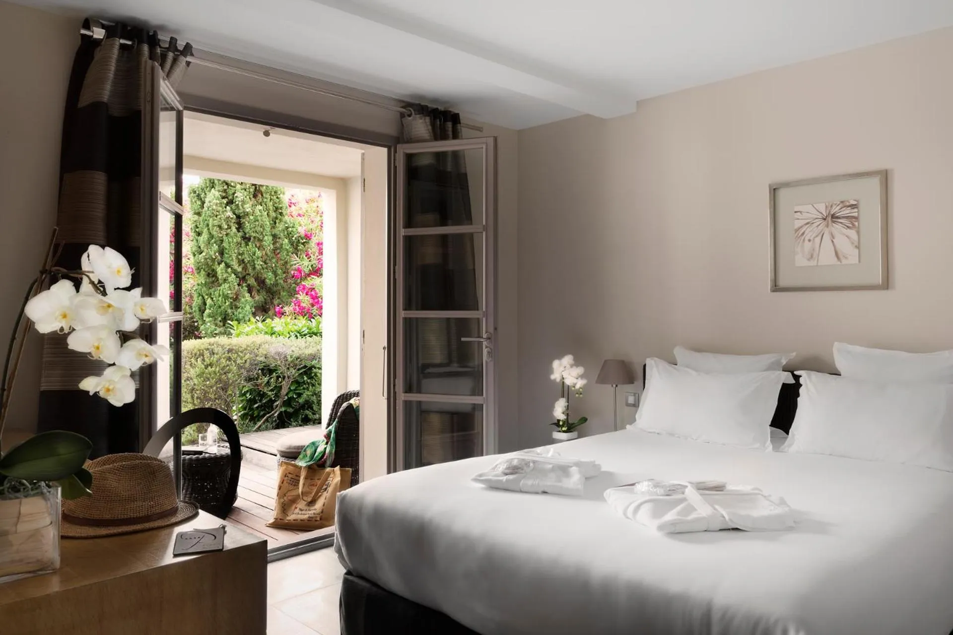 Patio, Bed in Le Pinarello