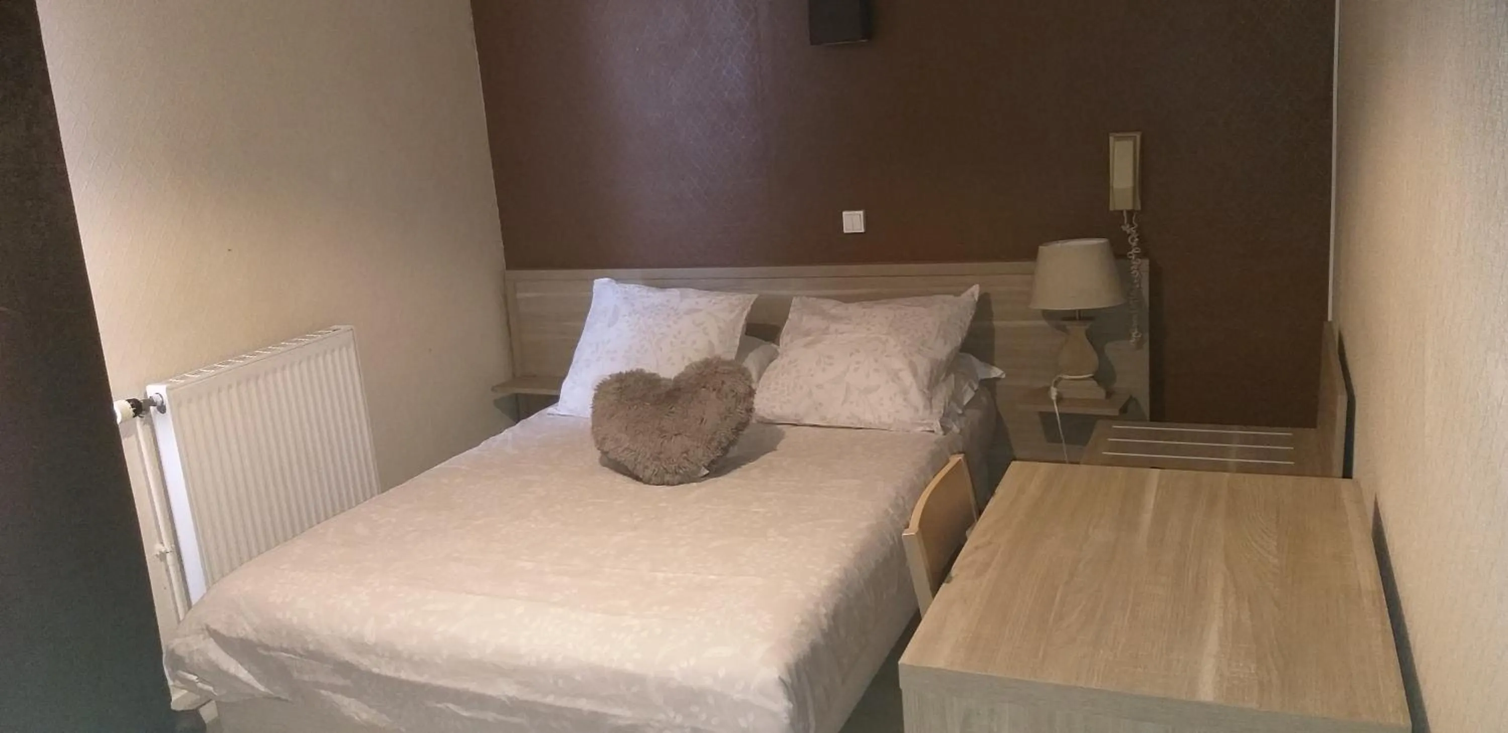 Bed in Hôtel Pacific