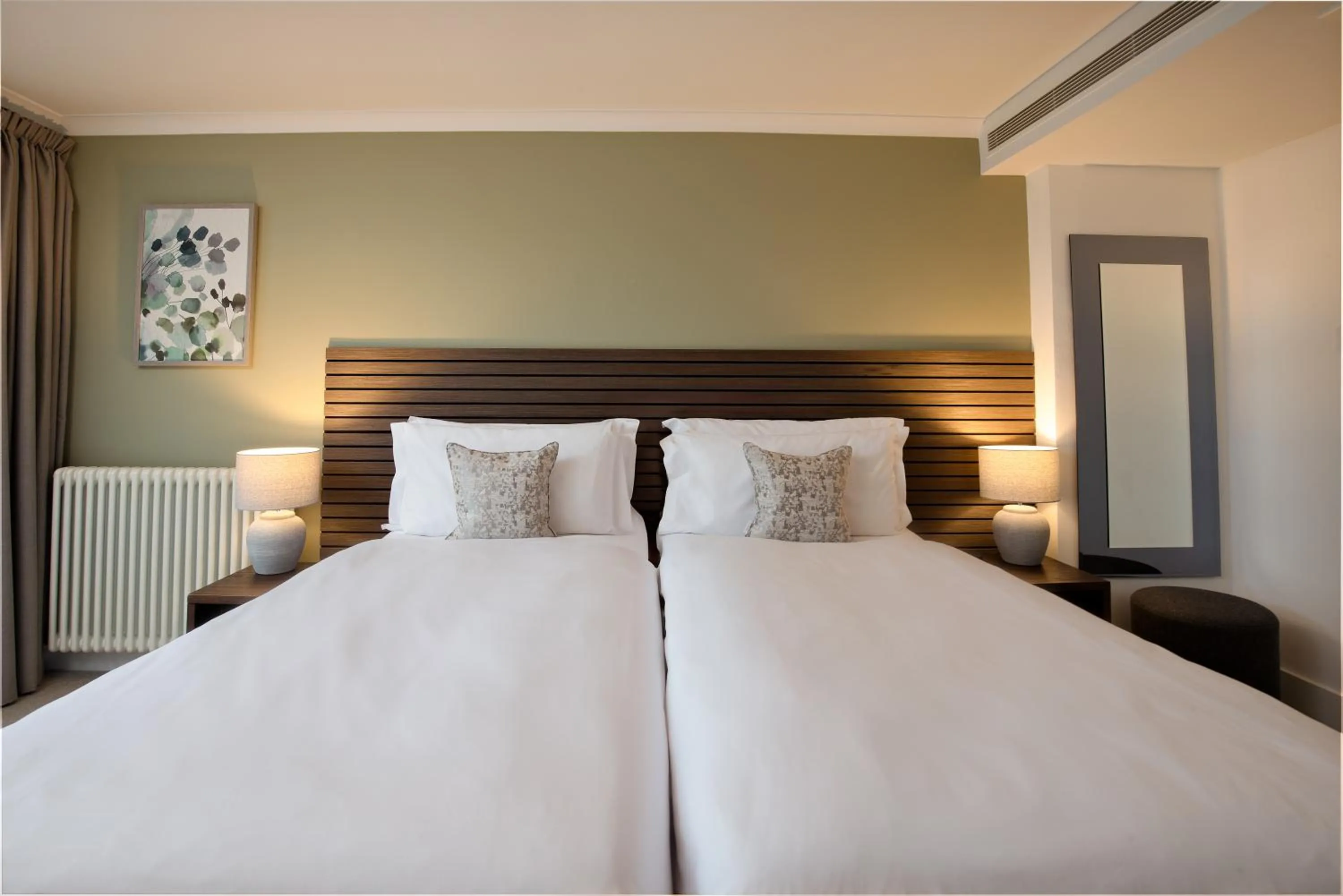 Bedroom, Bed in Monarch House - Serviced Apartments - Kensington