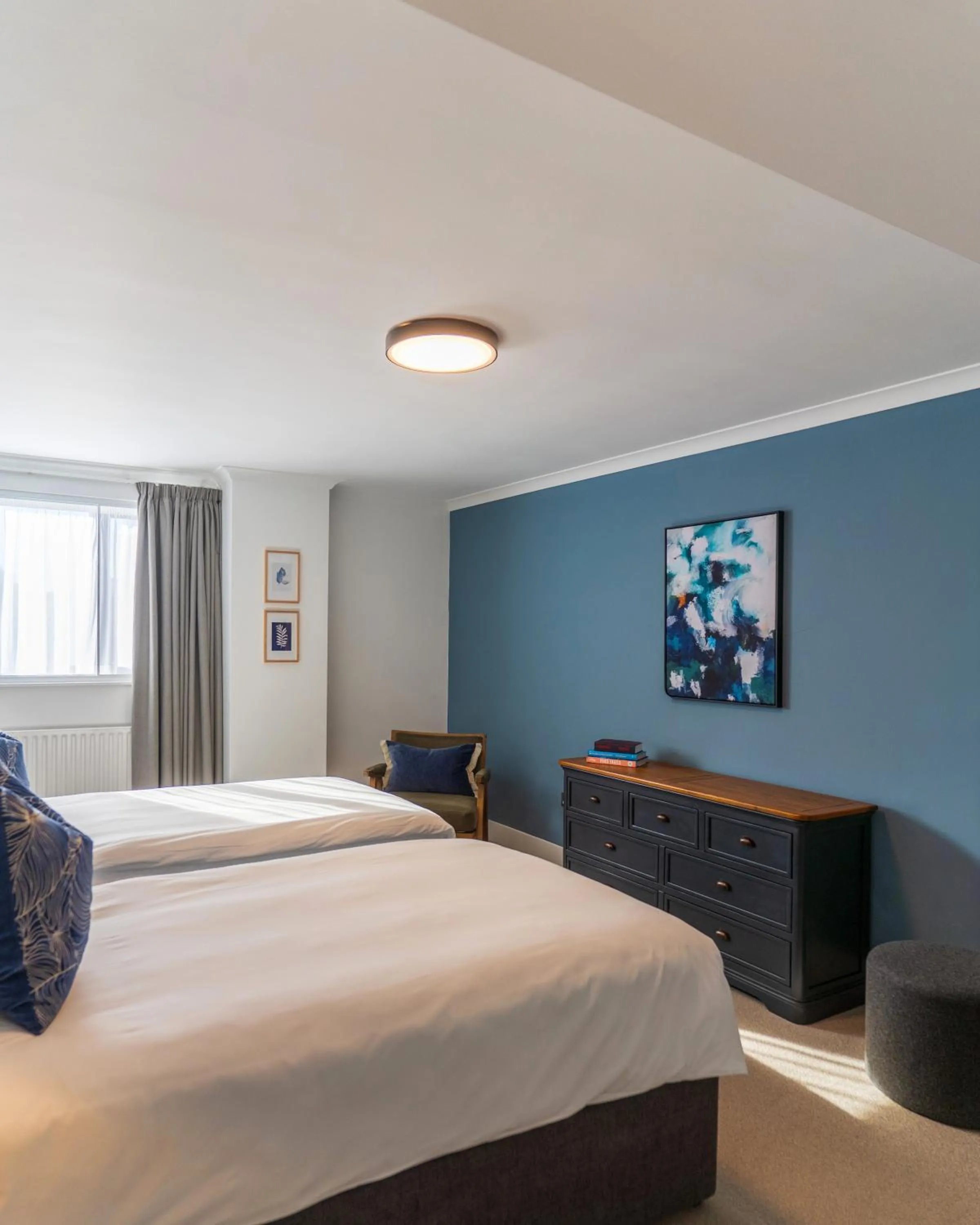 Bedroom, Bed in Monarch House - Serviced Apartments - Kensington