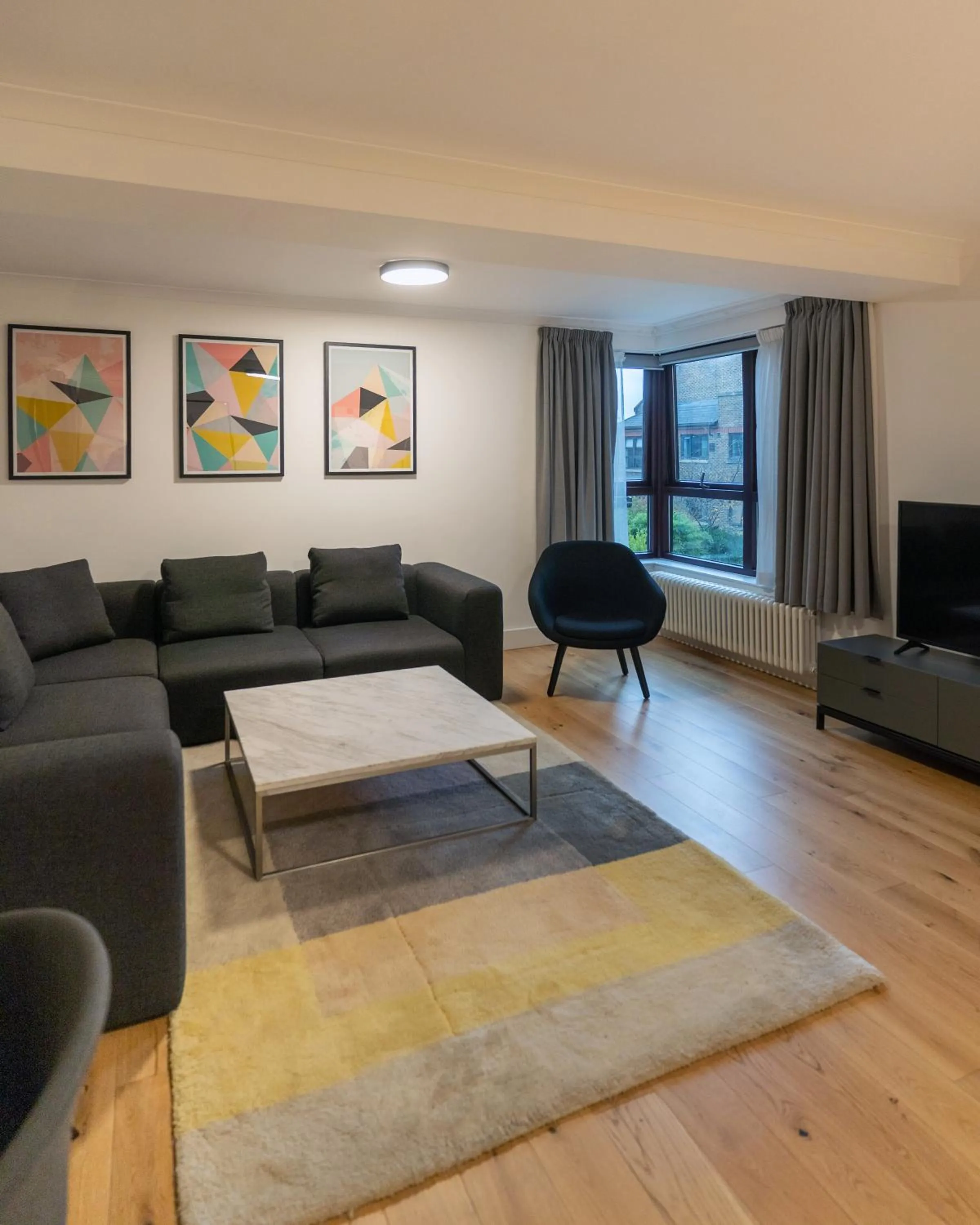 TV and multimedia in Monarch House - Serviced Apartments - Kensington