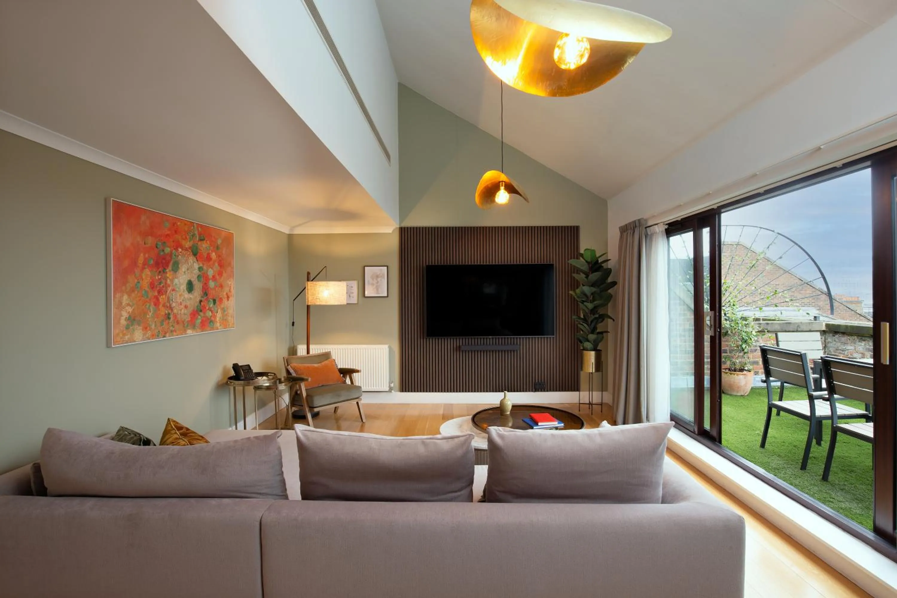 TV and multimedia in Monarch House - Serviced Apartments - Kensington