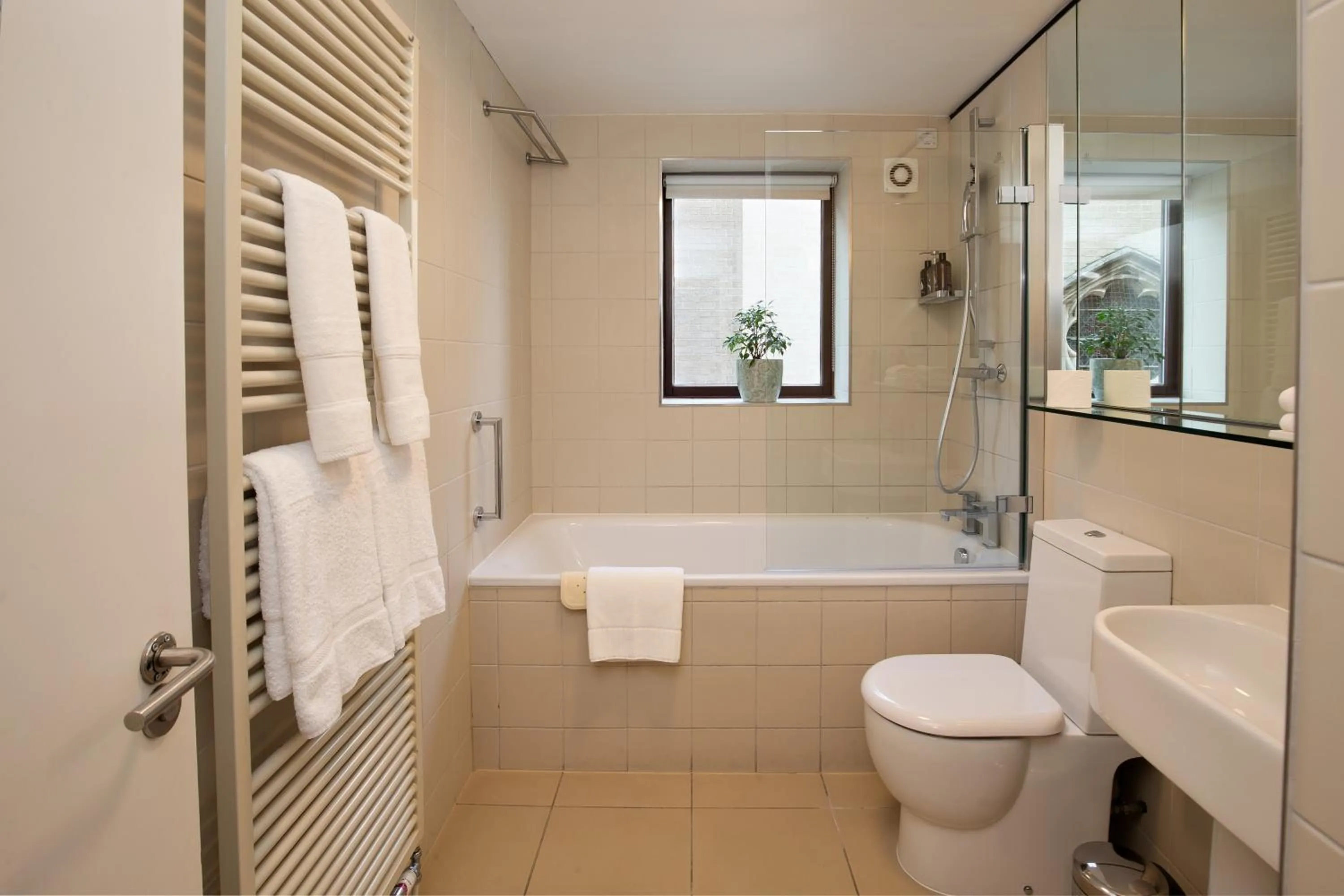 Shower in Monarch House - Serviced Apartments - Kensington