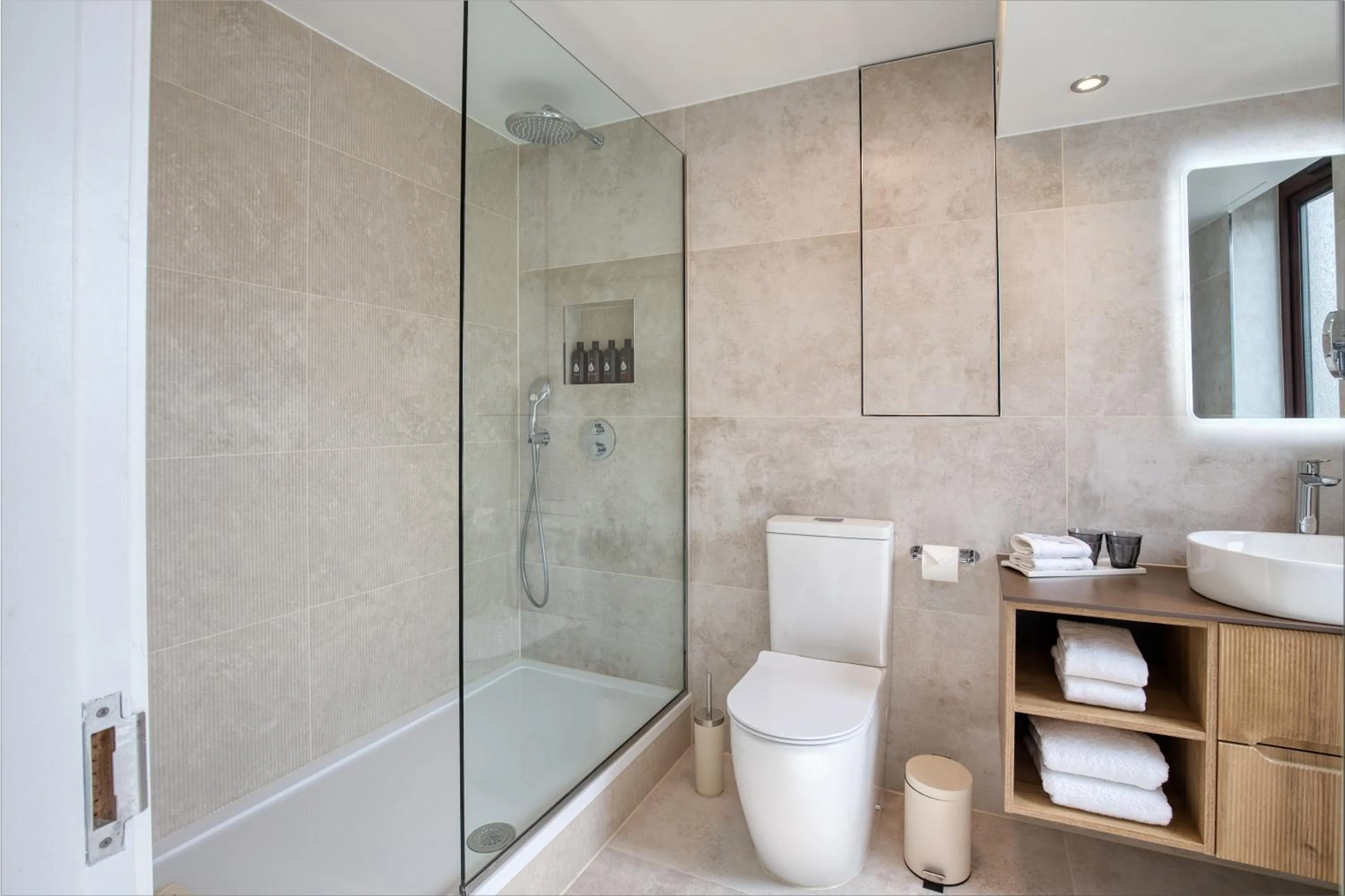 Shower in Monarch House - Serviced Apartments - Kensington