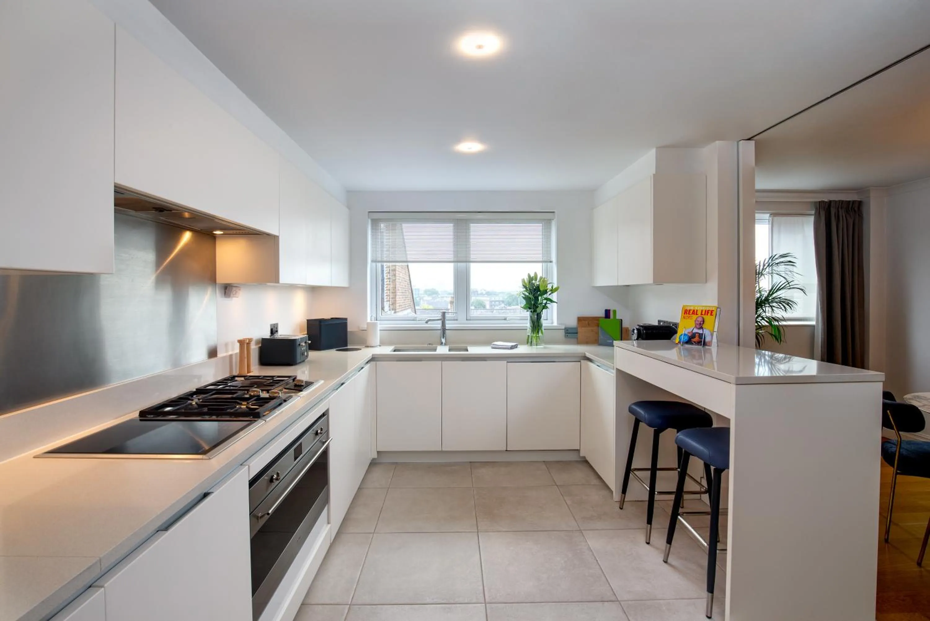 Kitchen or kitchenette in Monarch House - Serviced Apartments - Kensington