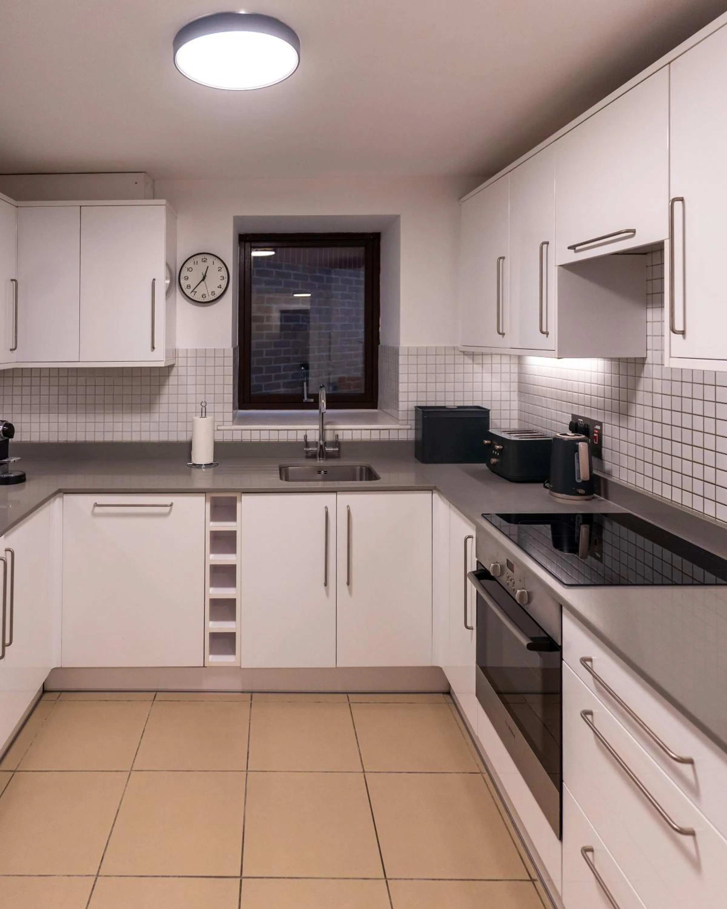 Kitchen or kitchenette in Monarch House - Serviced Apartments - Kensington