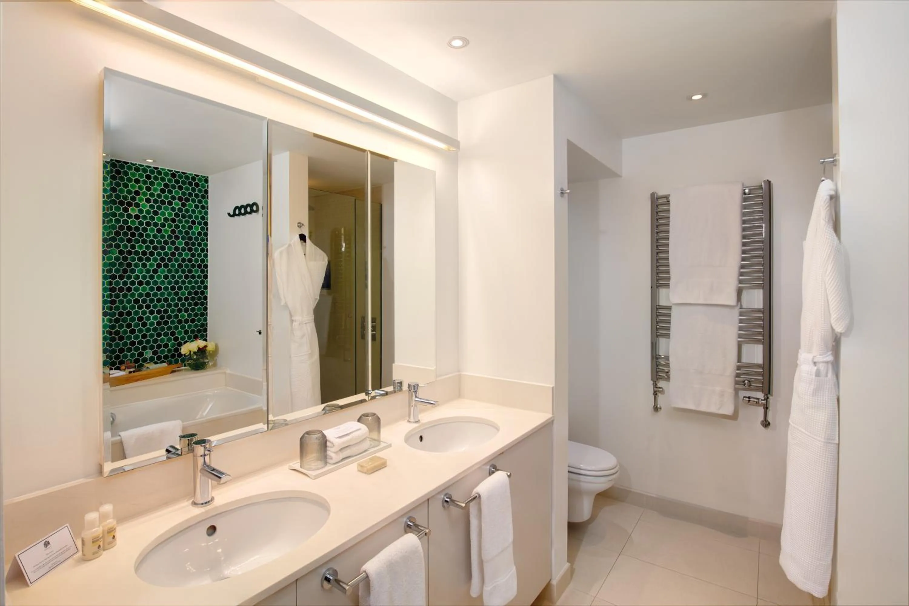 Shower in Monarch House - Serviced Apartments - Kensington