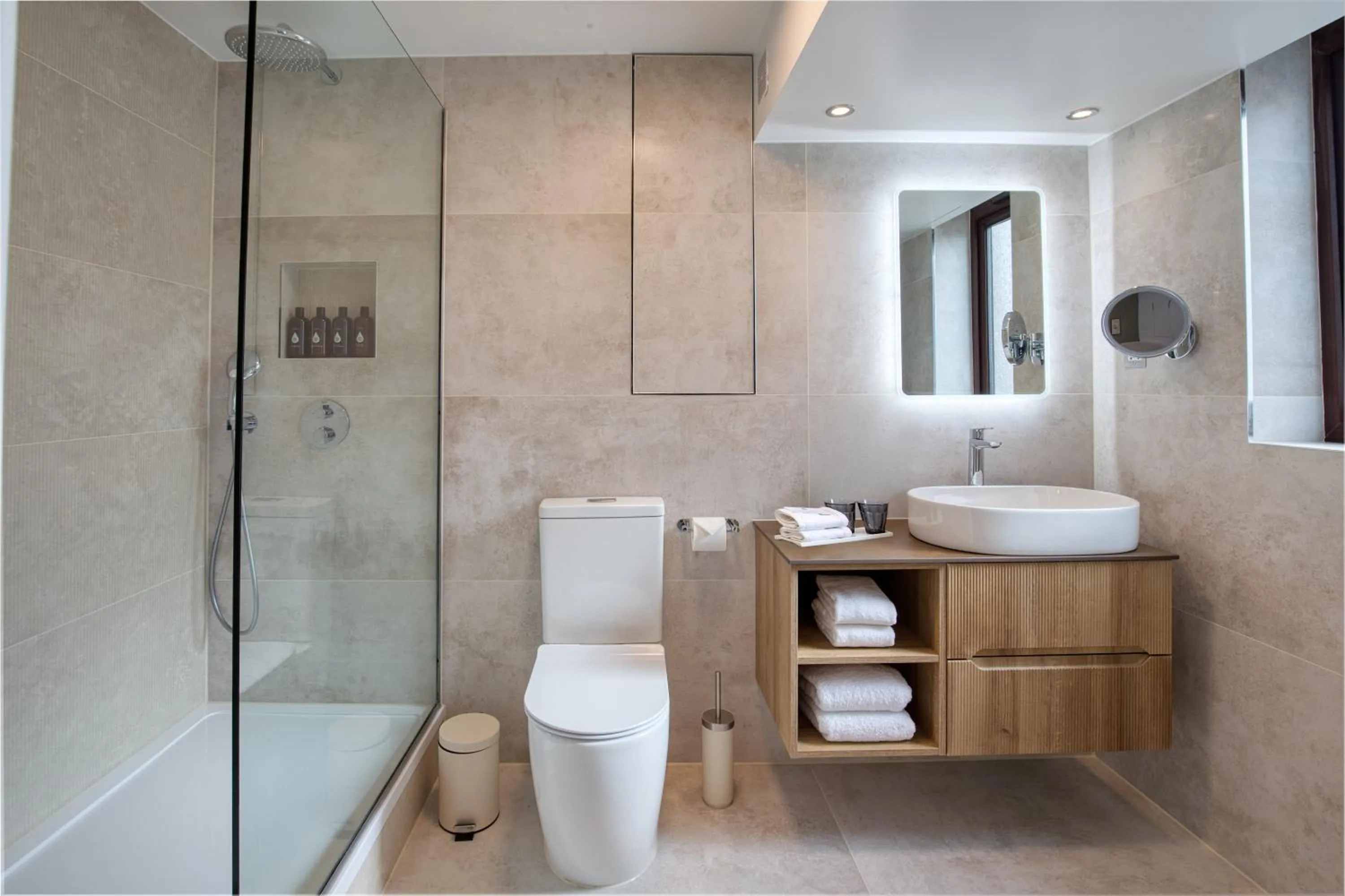 Shower in Monarch House - Serviced Apartments - Kensington