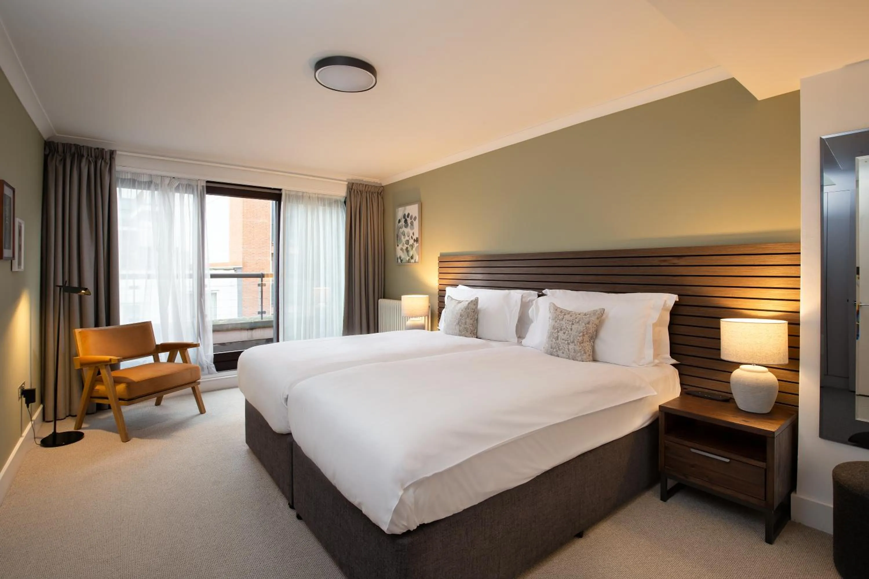 Bedroom, Bed in Monarch House - Serviced Apartments - Kensington