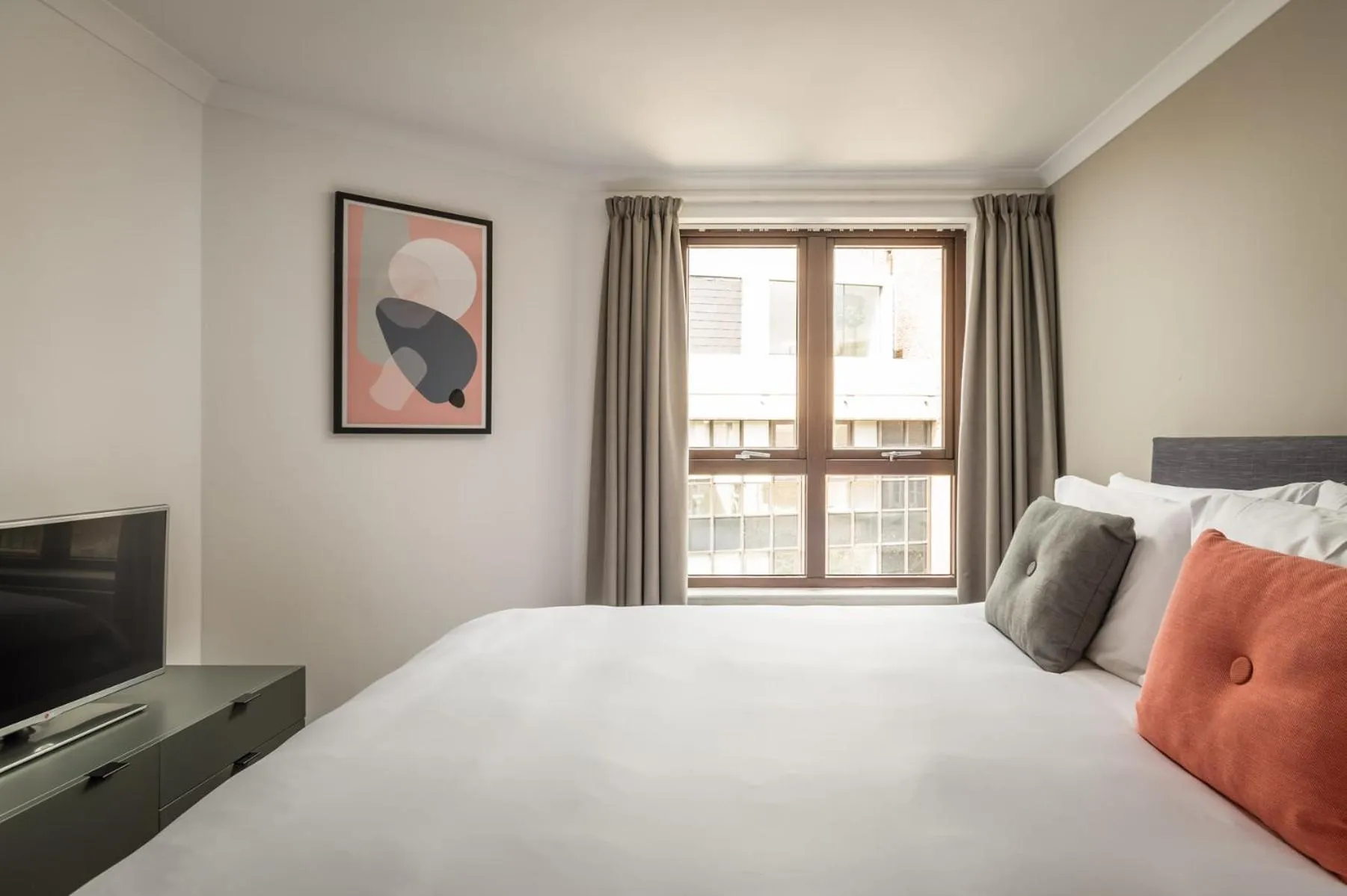 Bedroom, Bed in Monarch House - Serviced Apartments - Kensington