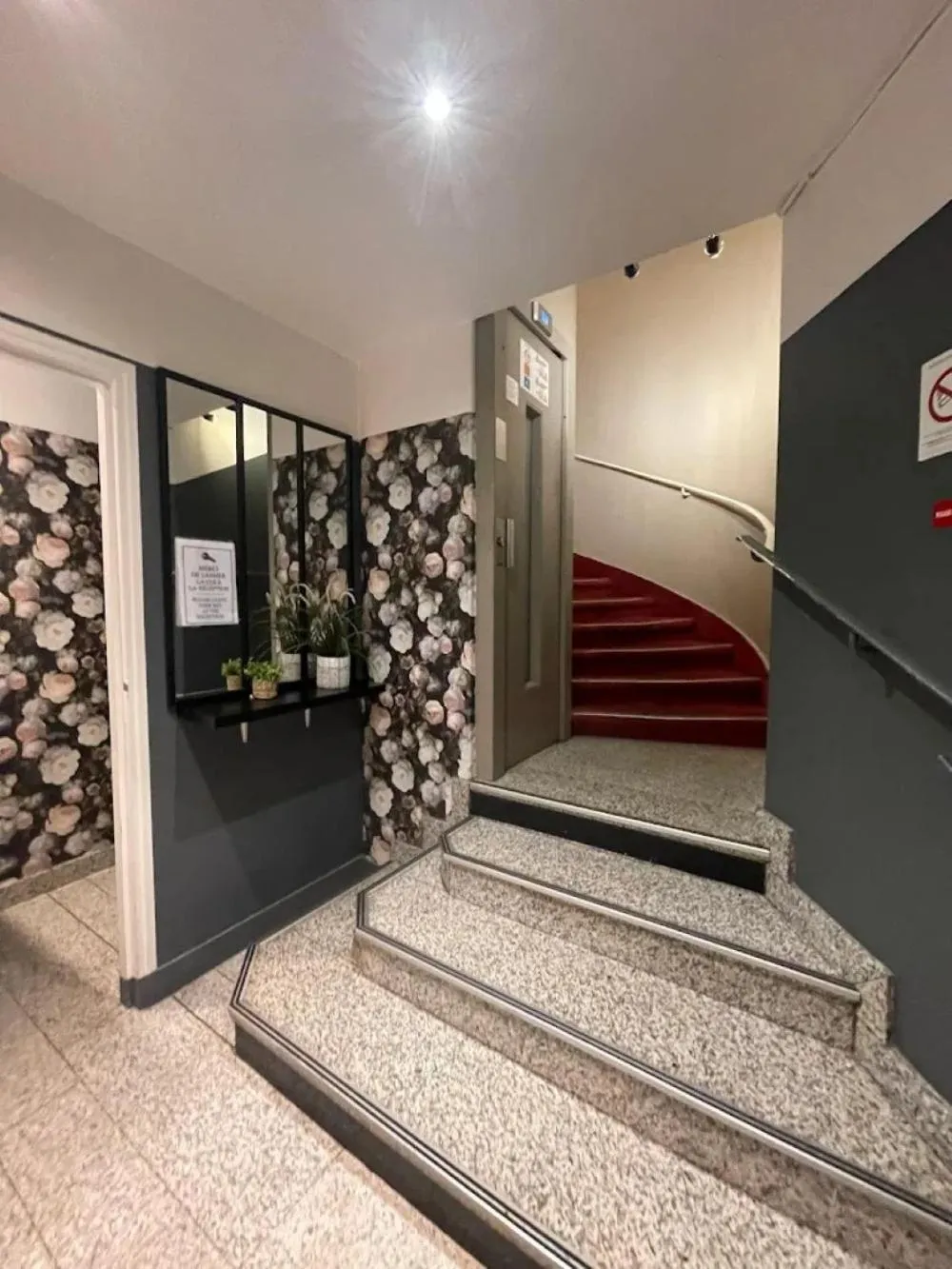 Property building in Grand Hôtel De Paris