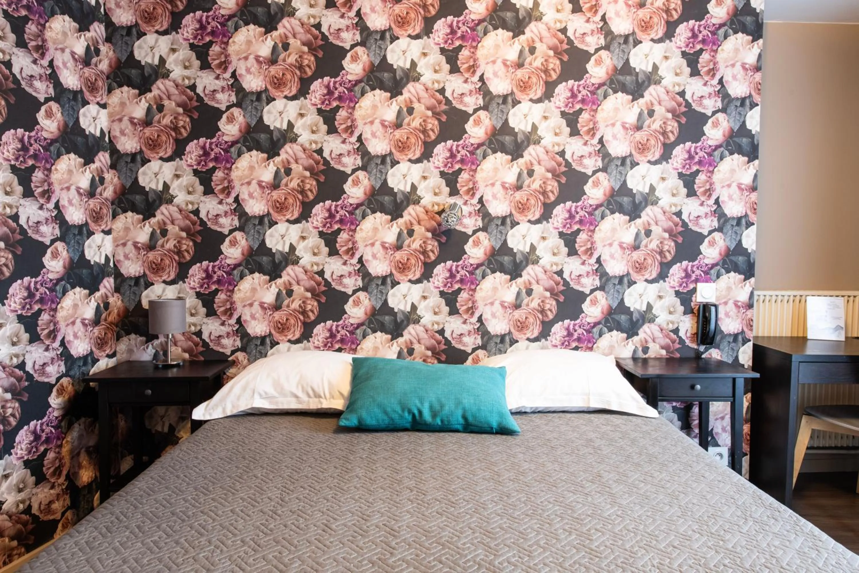 Bedroom, Bed in Grand Hôtel De Paris