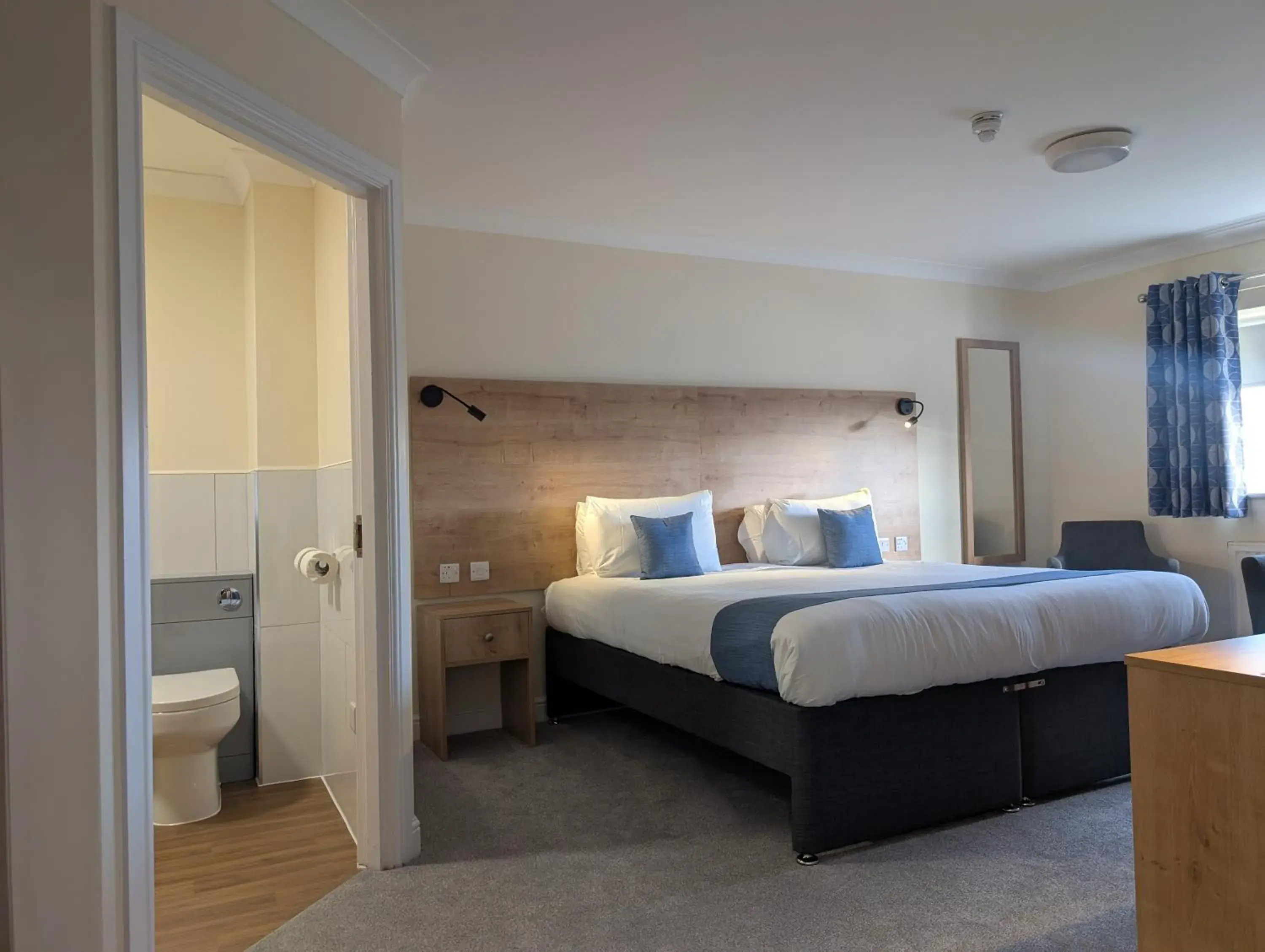 Deluxe Suite in Southview Park Hotel Deluxe Suite in Southview Park Hotel