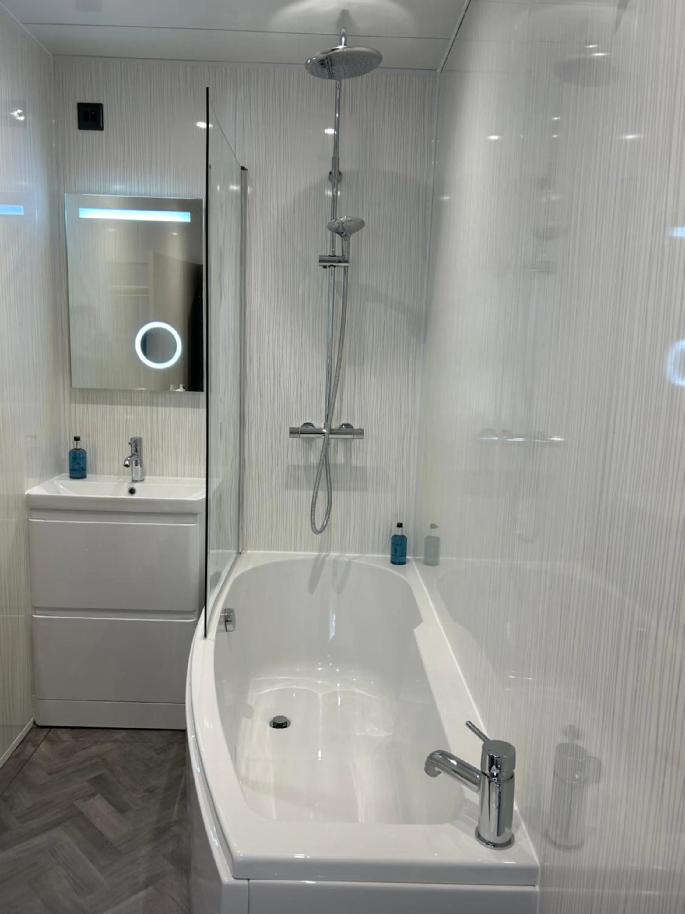 Shower in Ashbourne House