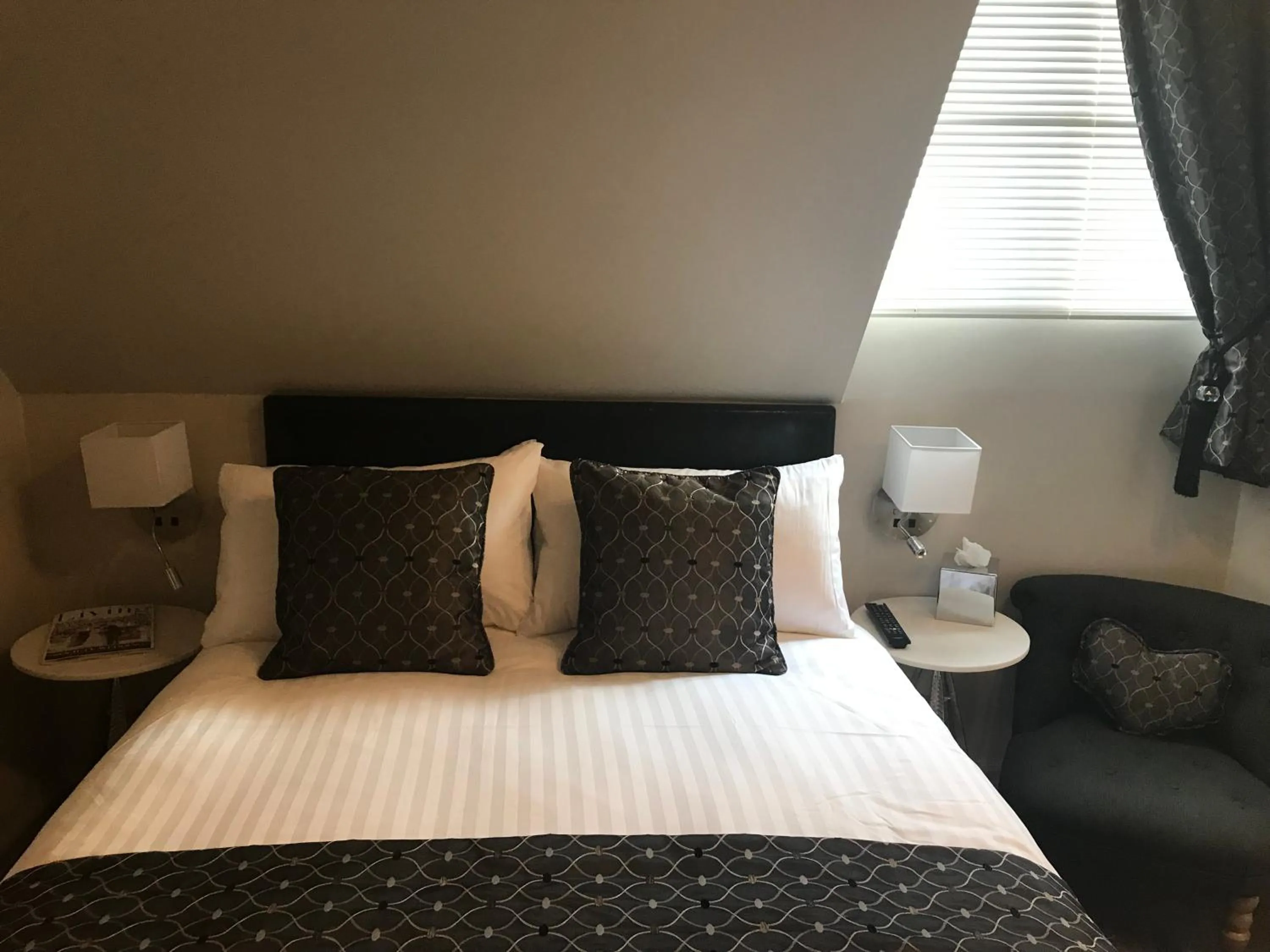 Bedroom, Bed in Ashbourne House