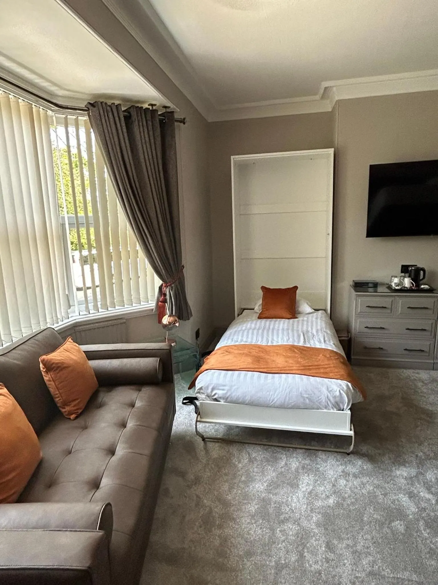 Bed in Ashbourne House