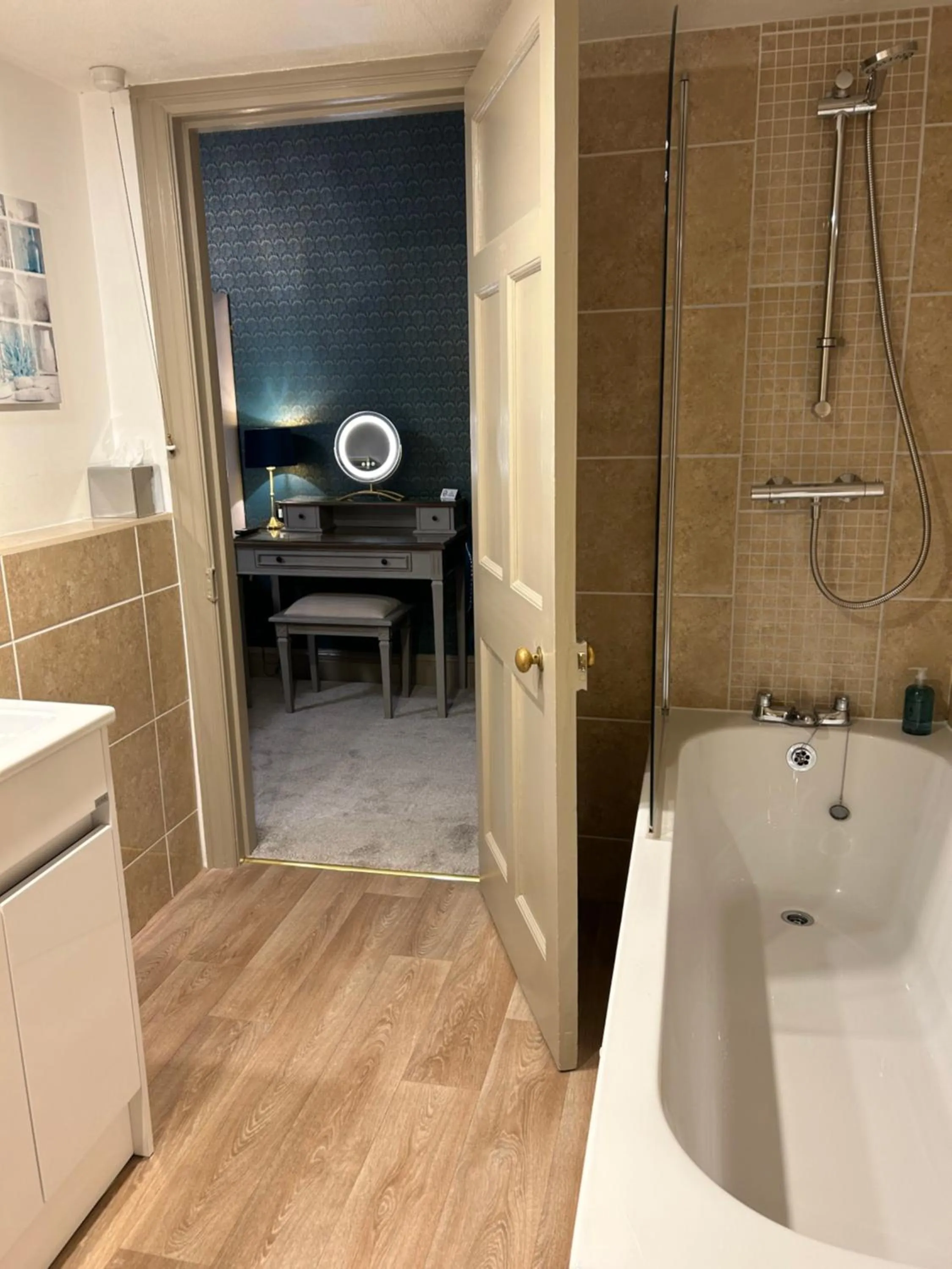 Shower in Ashbourne House