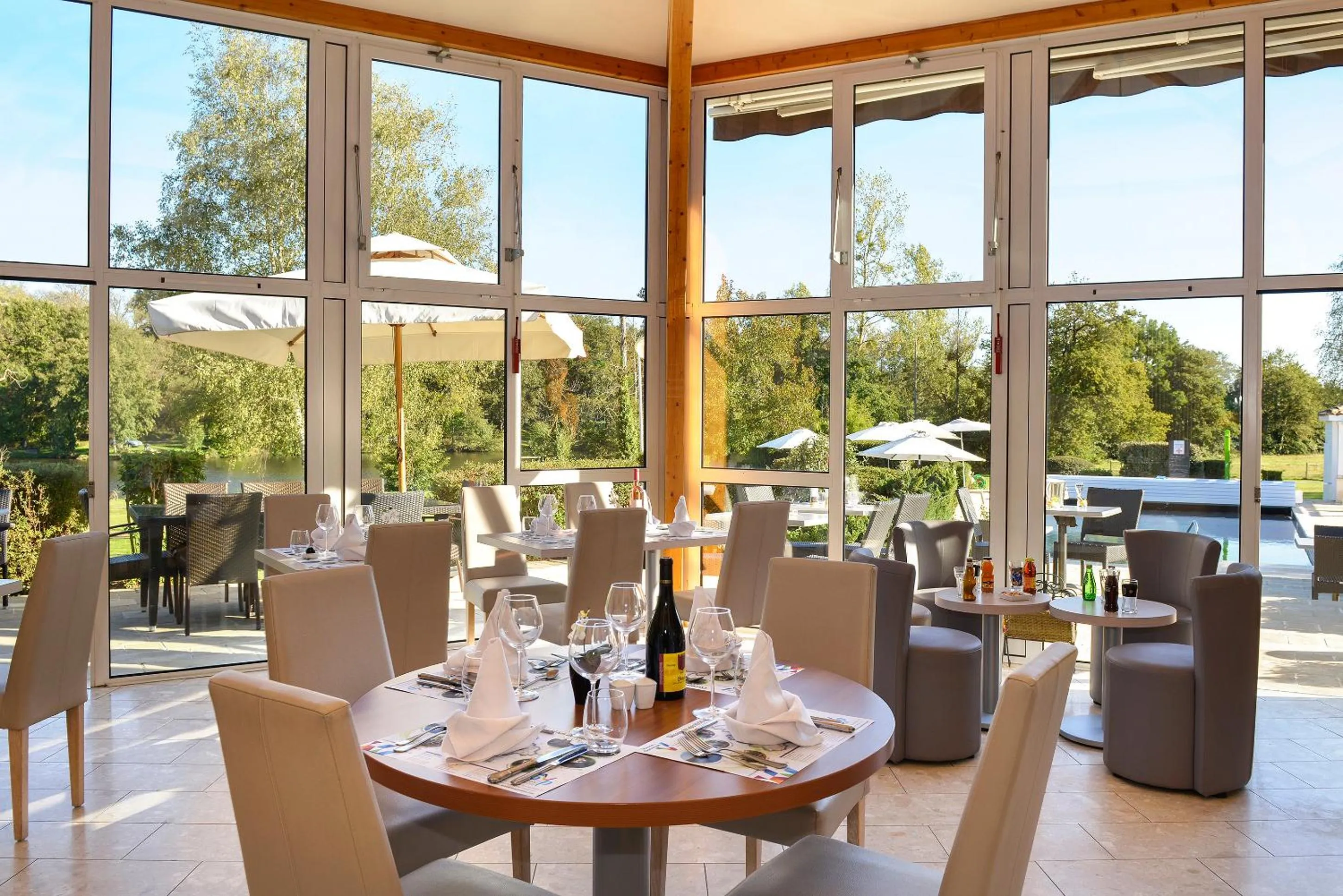 Restaurant/places to eat in Logis Hôtel Val de Vienne