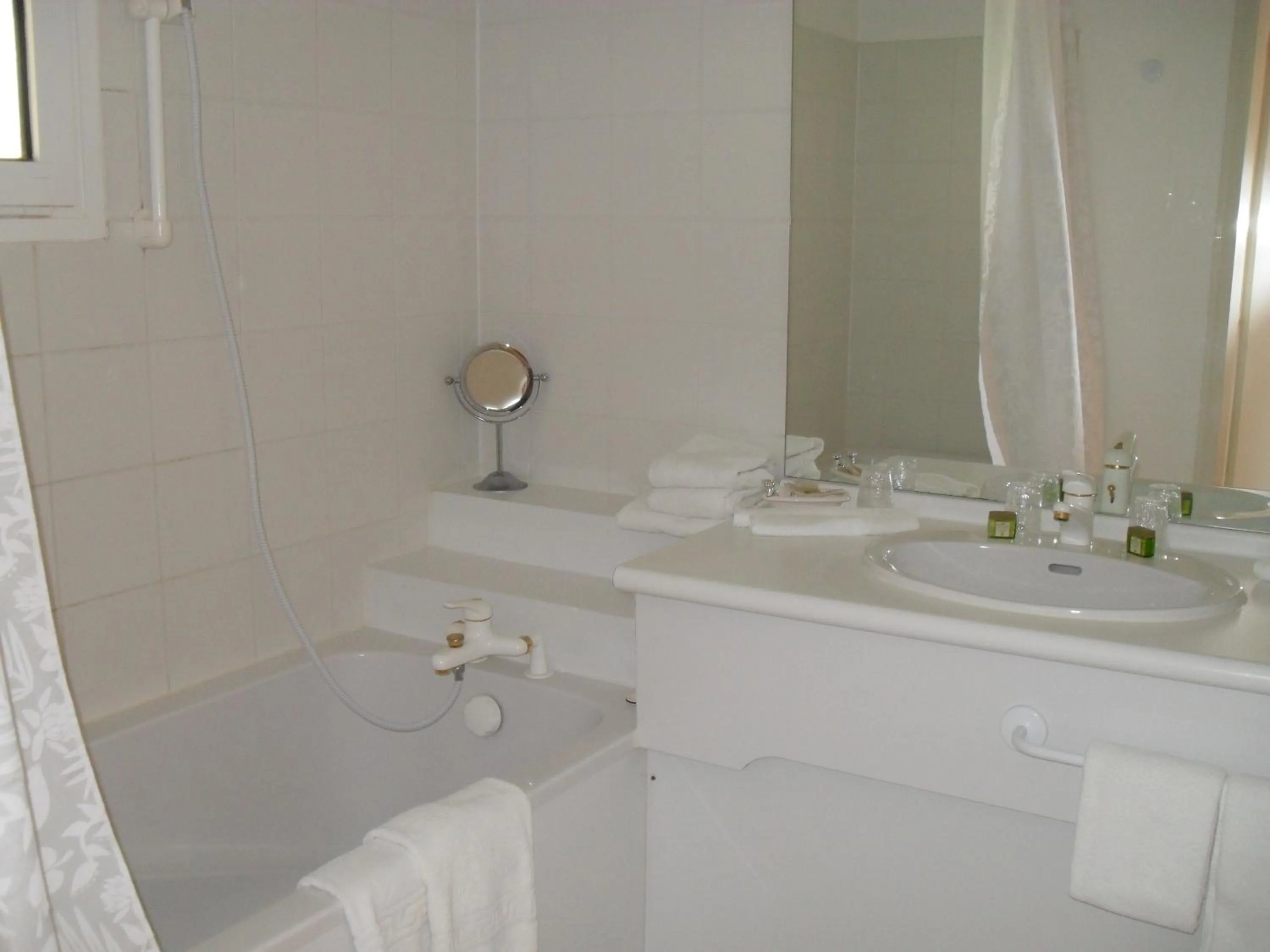 Bathroom in Logis Hôtel Val de Vienne