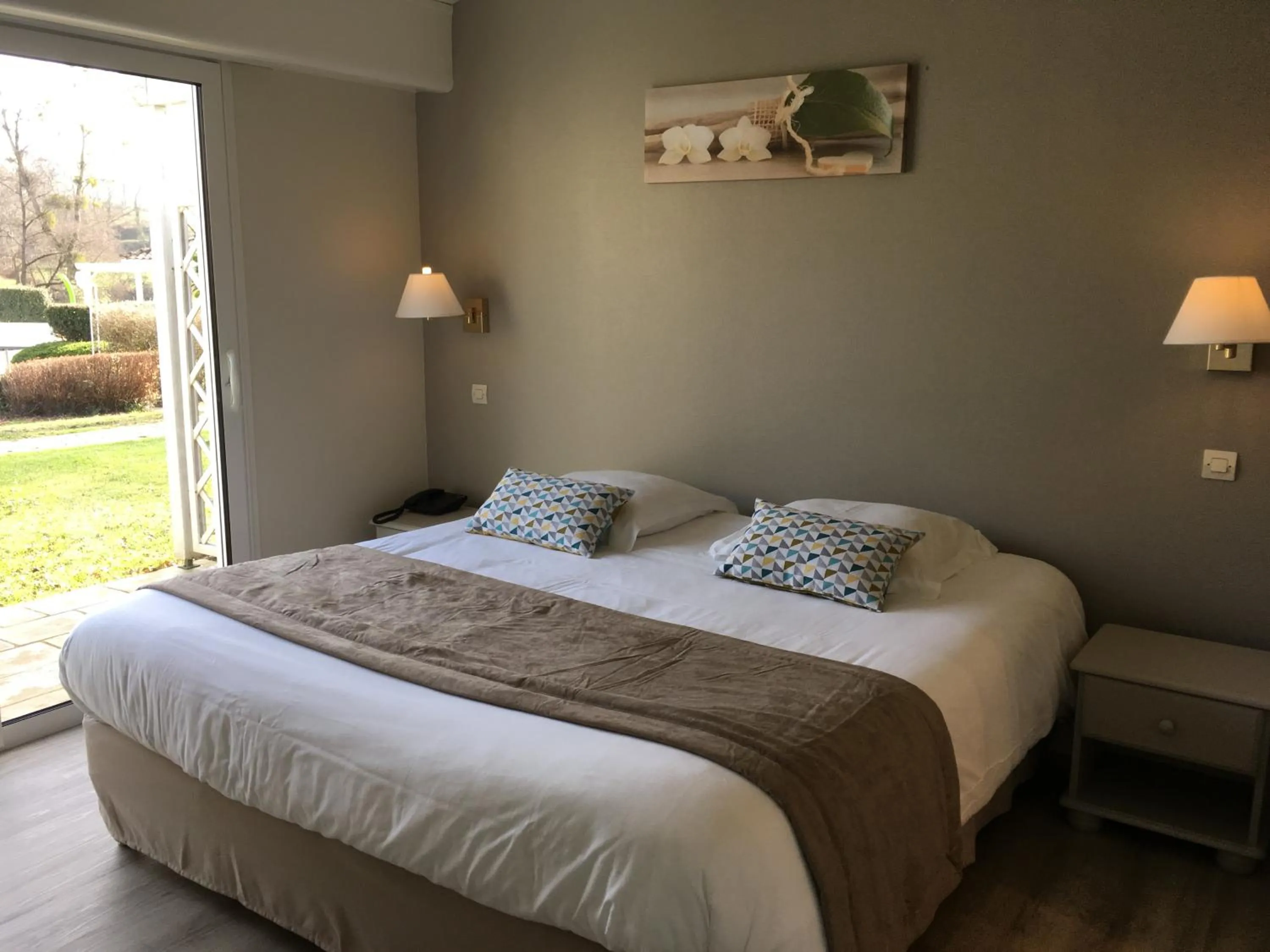 Photo of the whole room, Bed in Logis Hôtel Val de Vienne