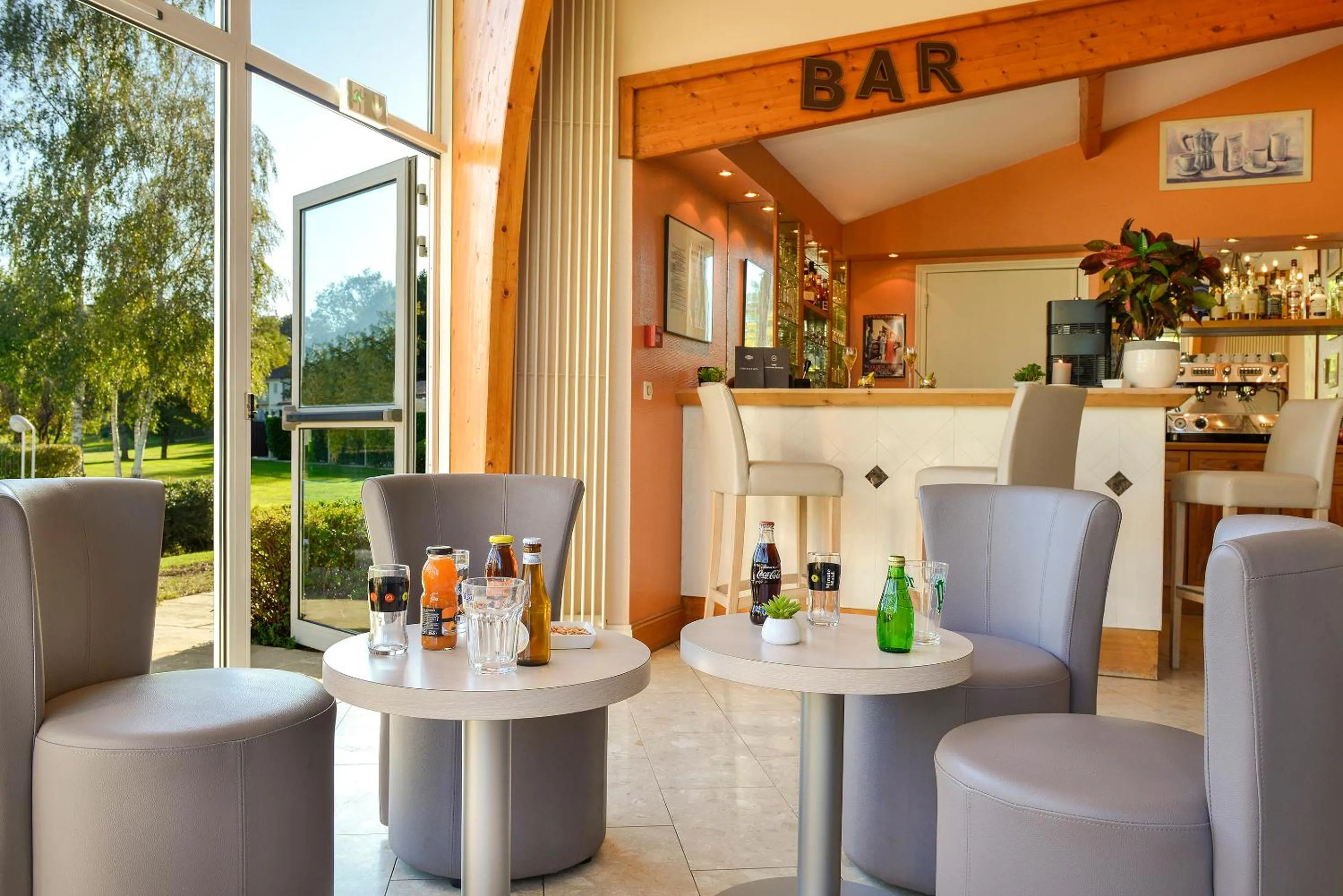 Lounge or bar in Logis Hôtel Val de Vienne