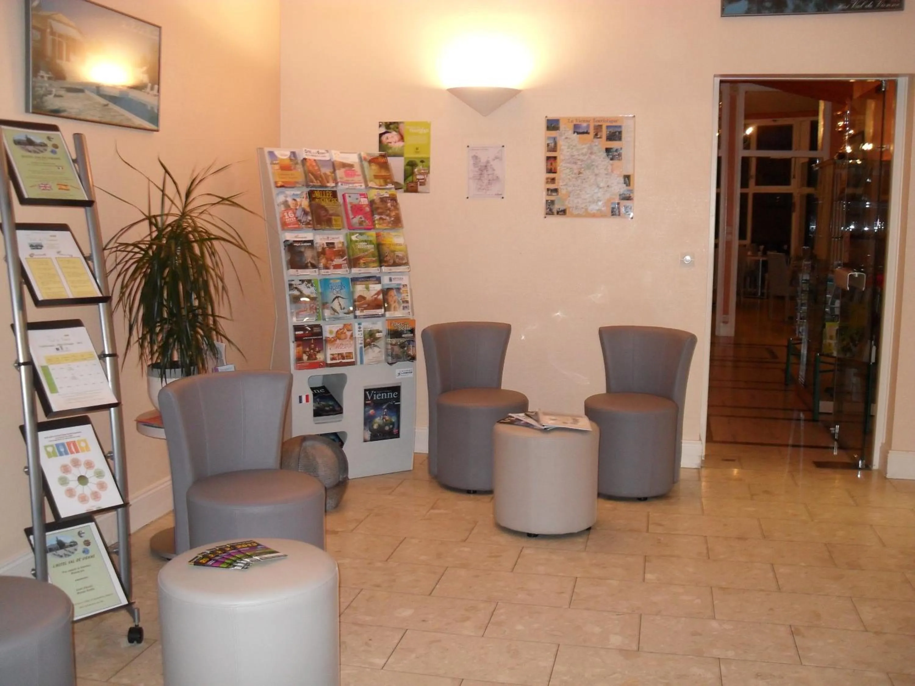 Lobby or reception in Logis Hôtel Val de Vienne