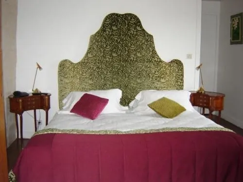 Photo of the whole room, Bed in Logis Demeure de la Vignole
