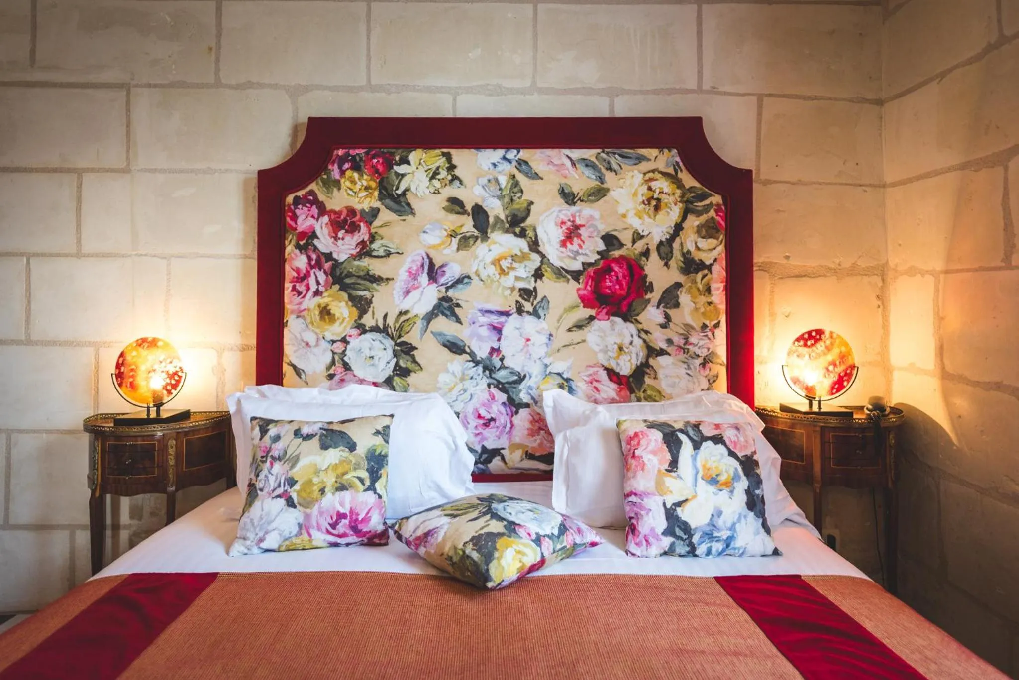 Bed in Logis Demeure de la Vignole