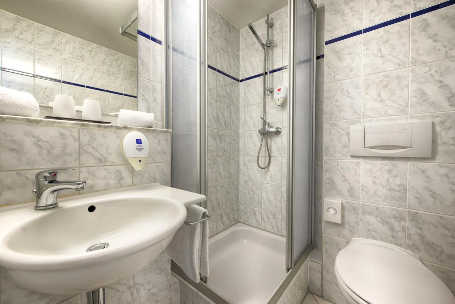 Shower in enjoy hotel Berlin City Messe