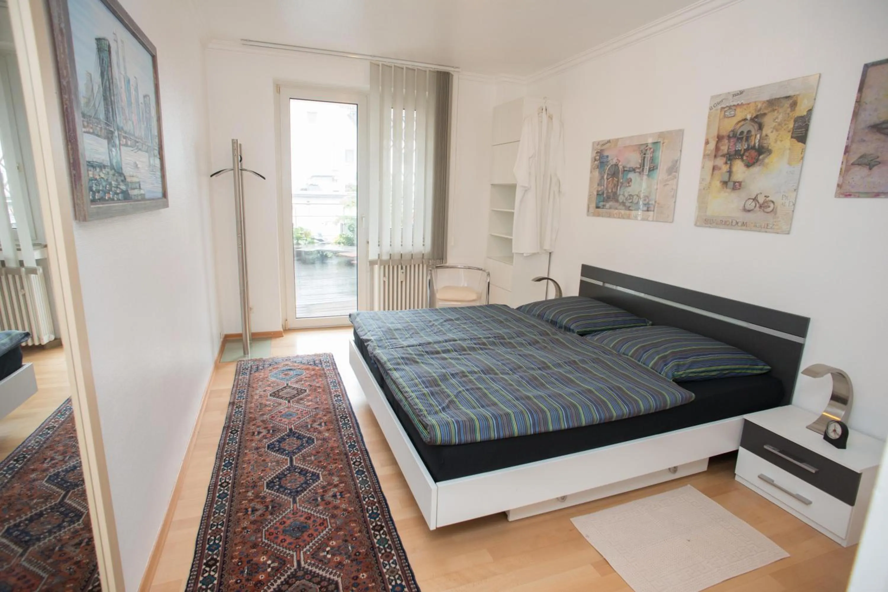 Bed in Apartement mit Dachterrasse - bei Curth klingen - Teilen Sie uns Ihre Ankunfszeit mit