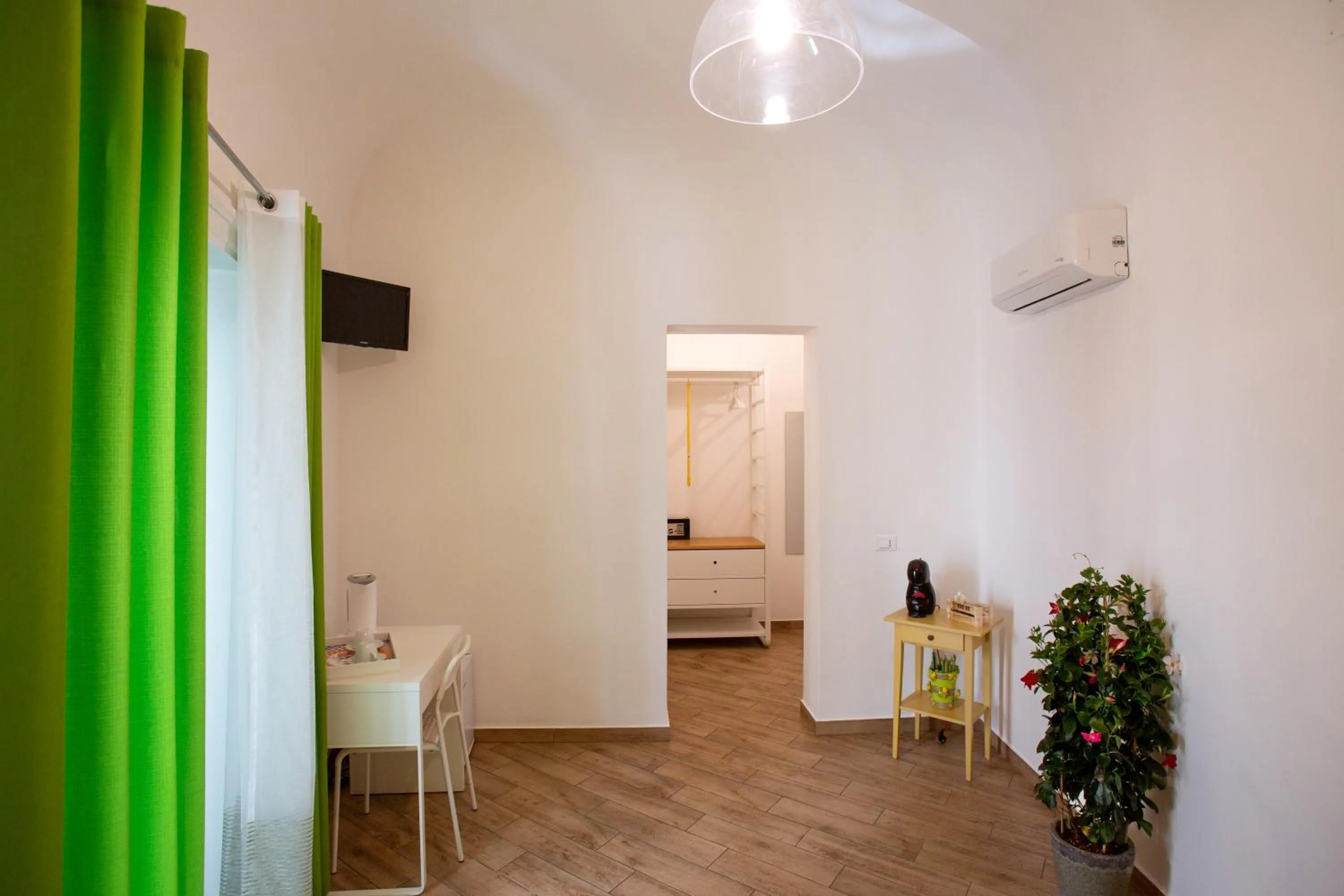 Photo of the whole room in Quattro Incanti