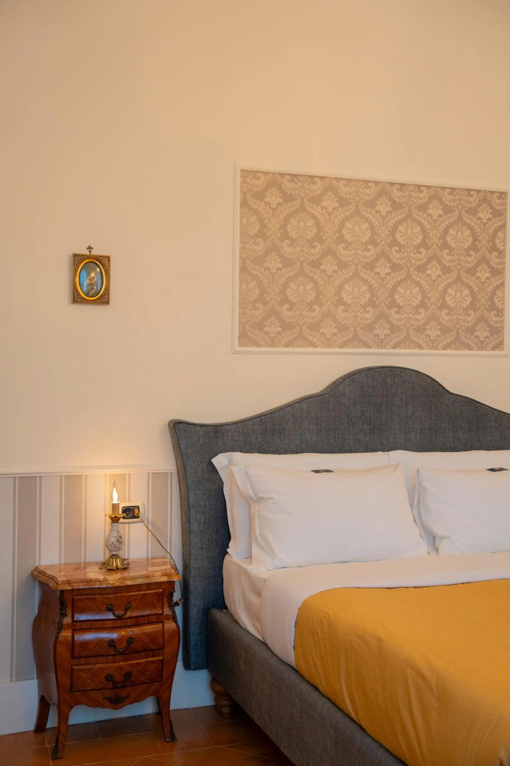 Bed in Casa Santangelo Suites