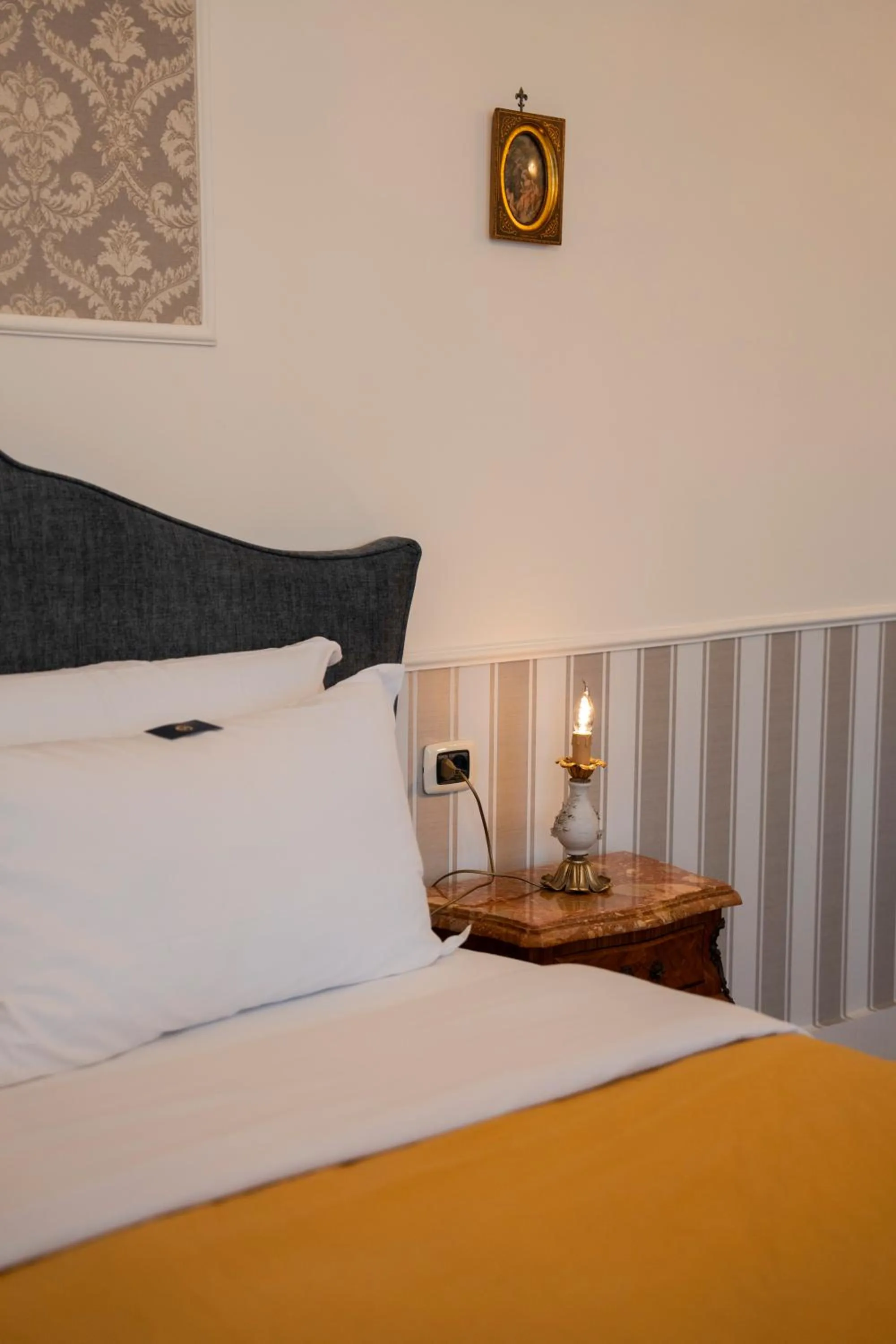 Bed in Casa Santangelo Suites