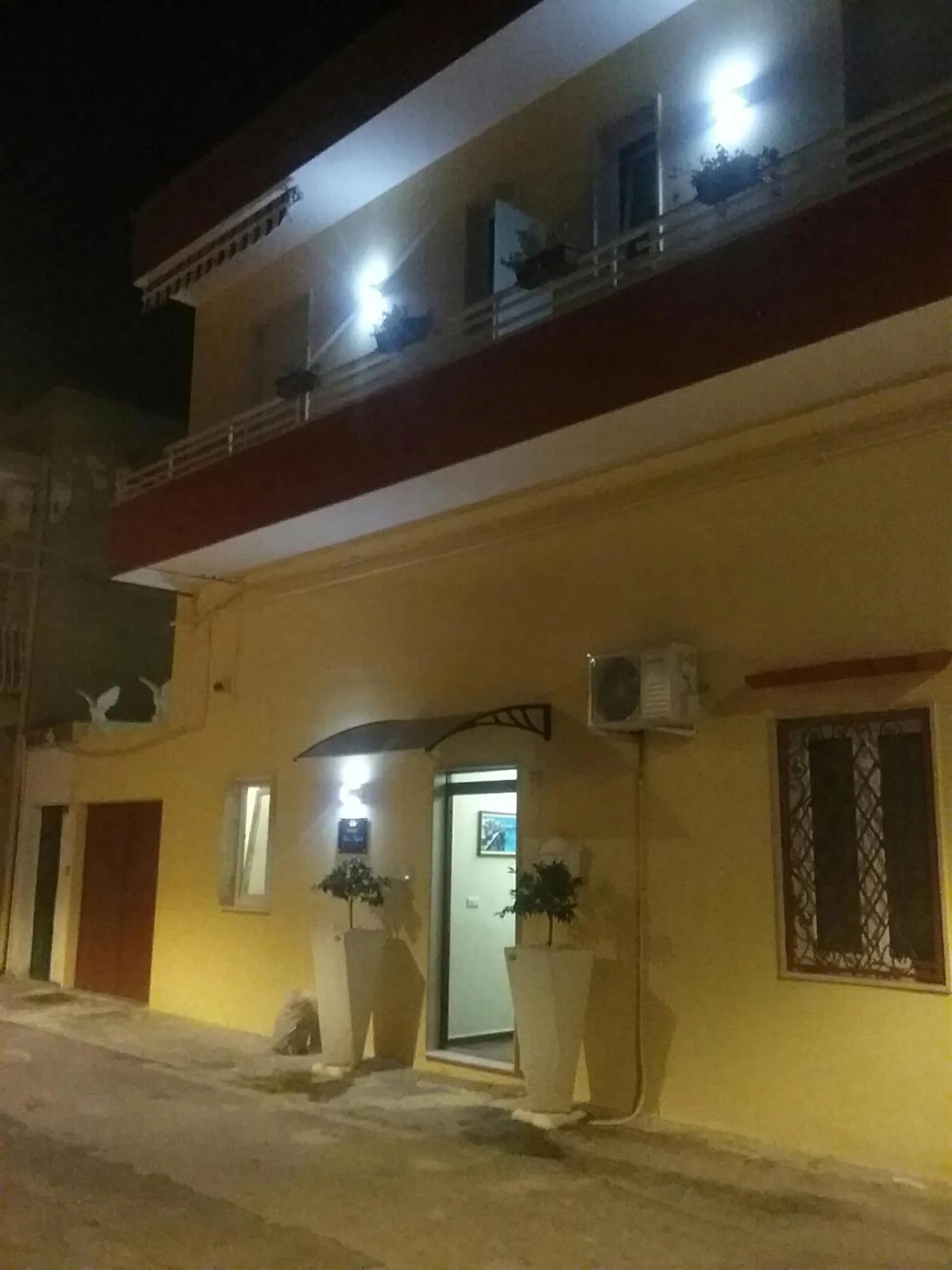 Facade/entrance in B&B Vico Napoli Salento