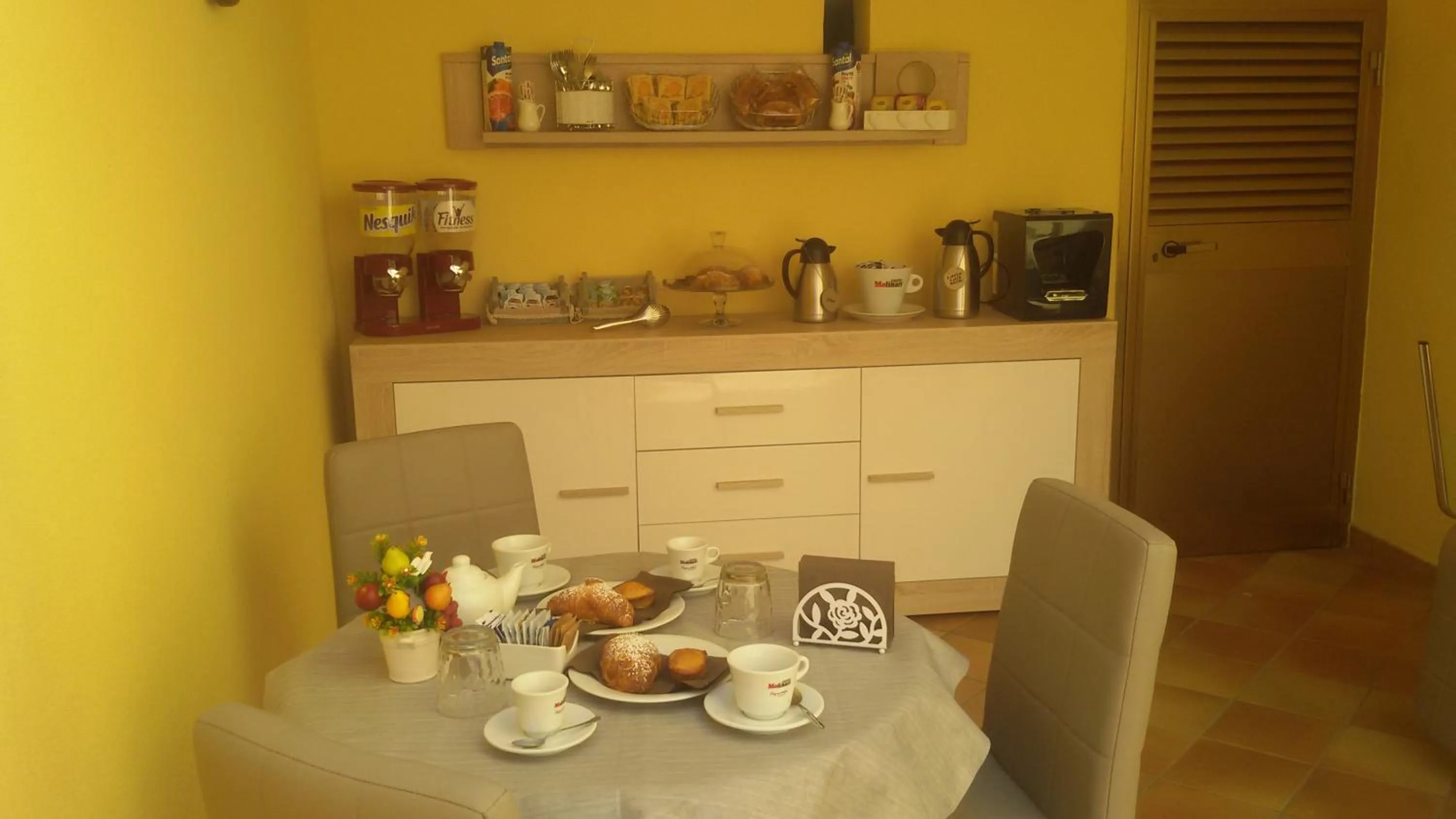 Coffee/tea facilities in B&B Vico Napoli Salento