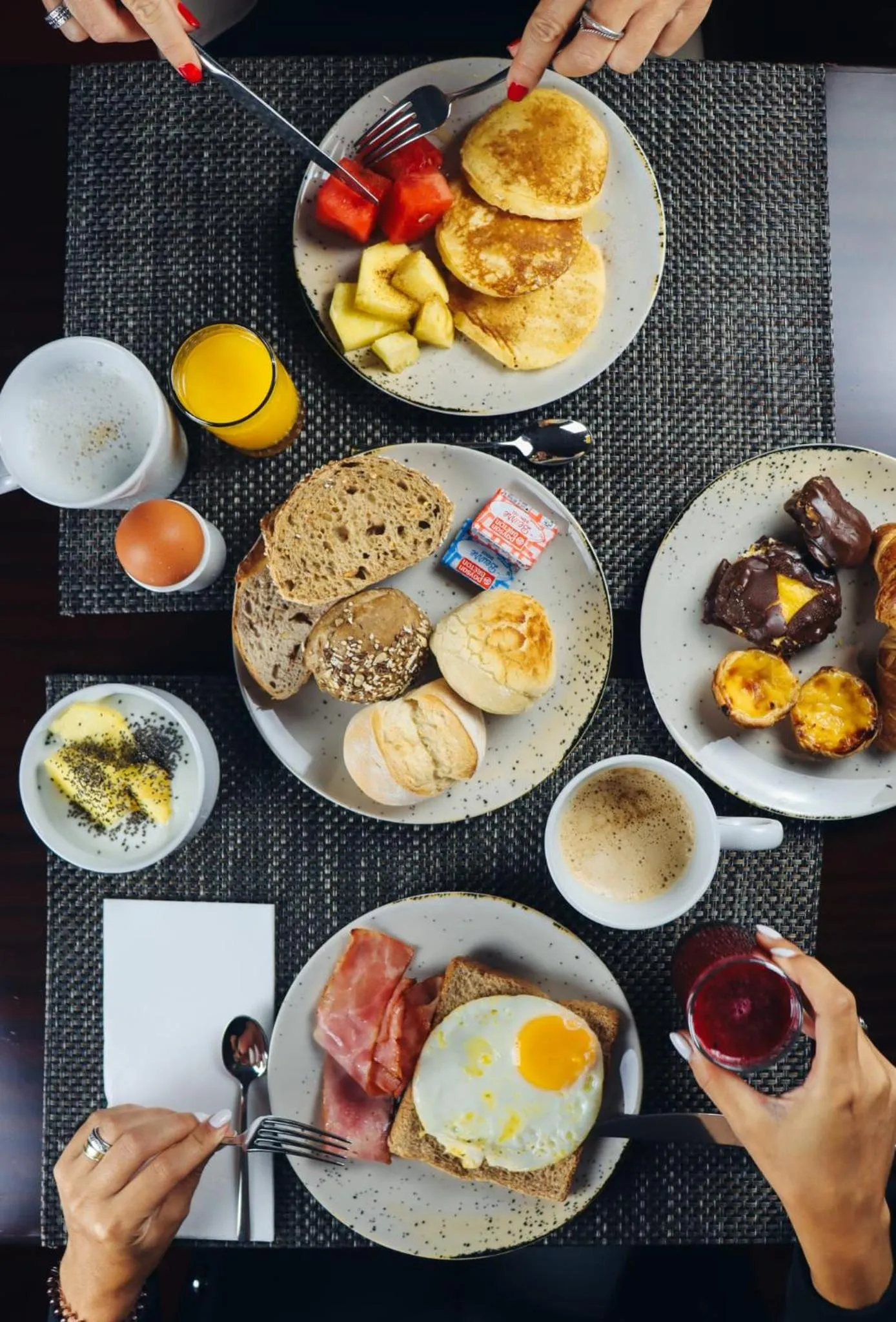 Breakfast in Gaia Residence