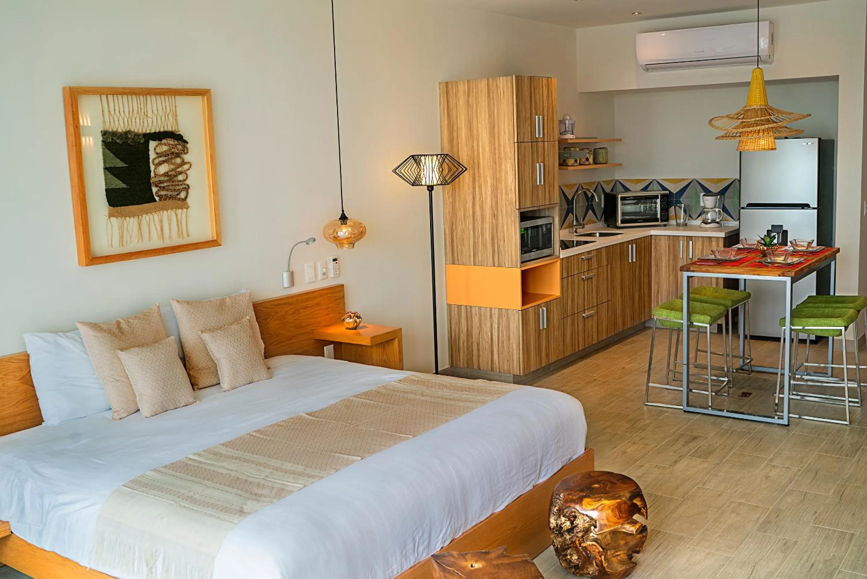 Photo of the whole room, Bed in Opal Suites Apartments