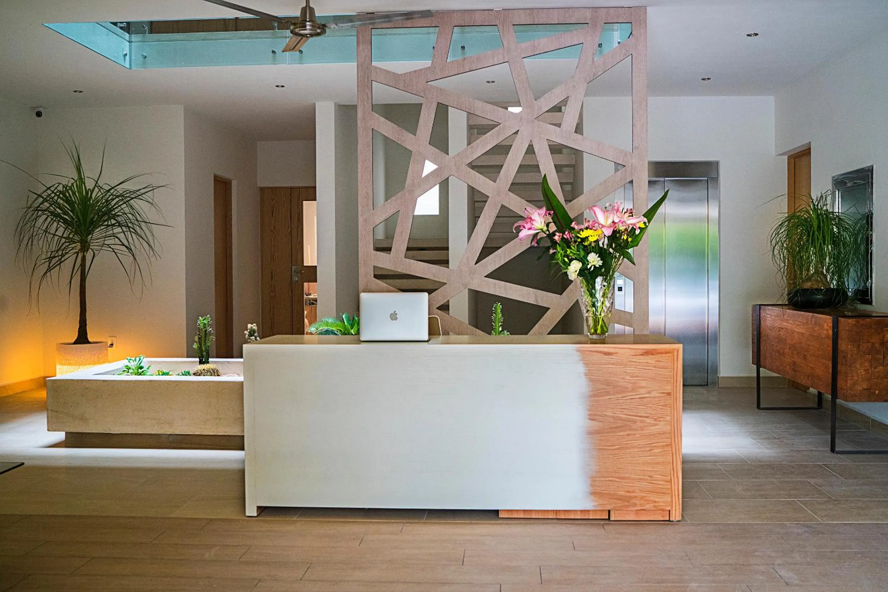 Lobby or reception in Opal Suites Apartments