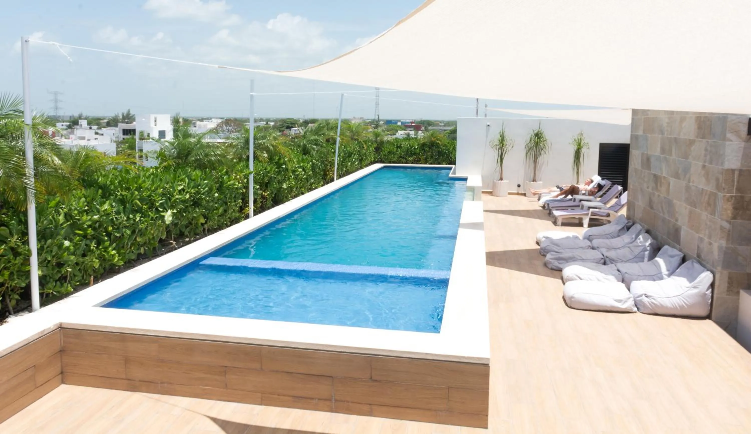 Swimming pool in Opal Suites Apartments